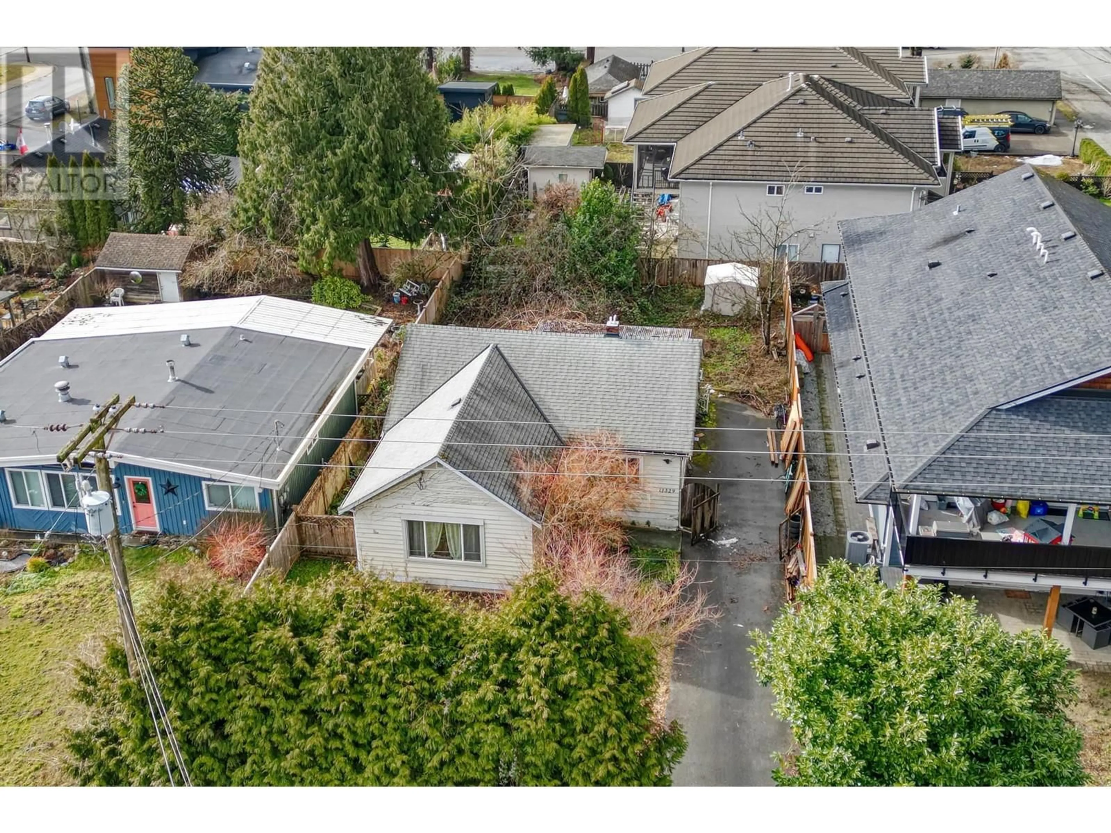 A pic from outside/outdoor area/front of a property/back of a property/a pic from drone, street for 11329 207TH STREET, Maple Ridge British Columbia V2X1W4