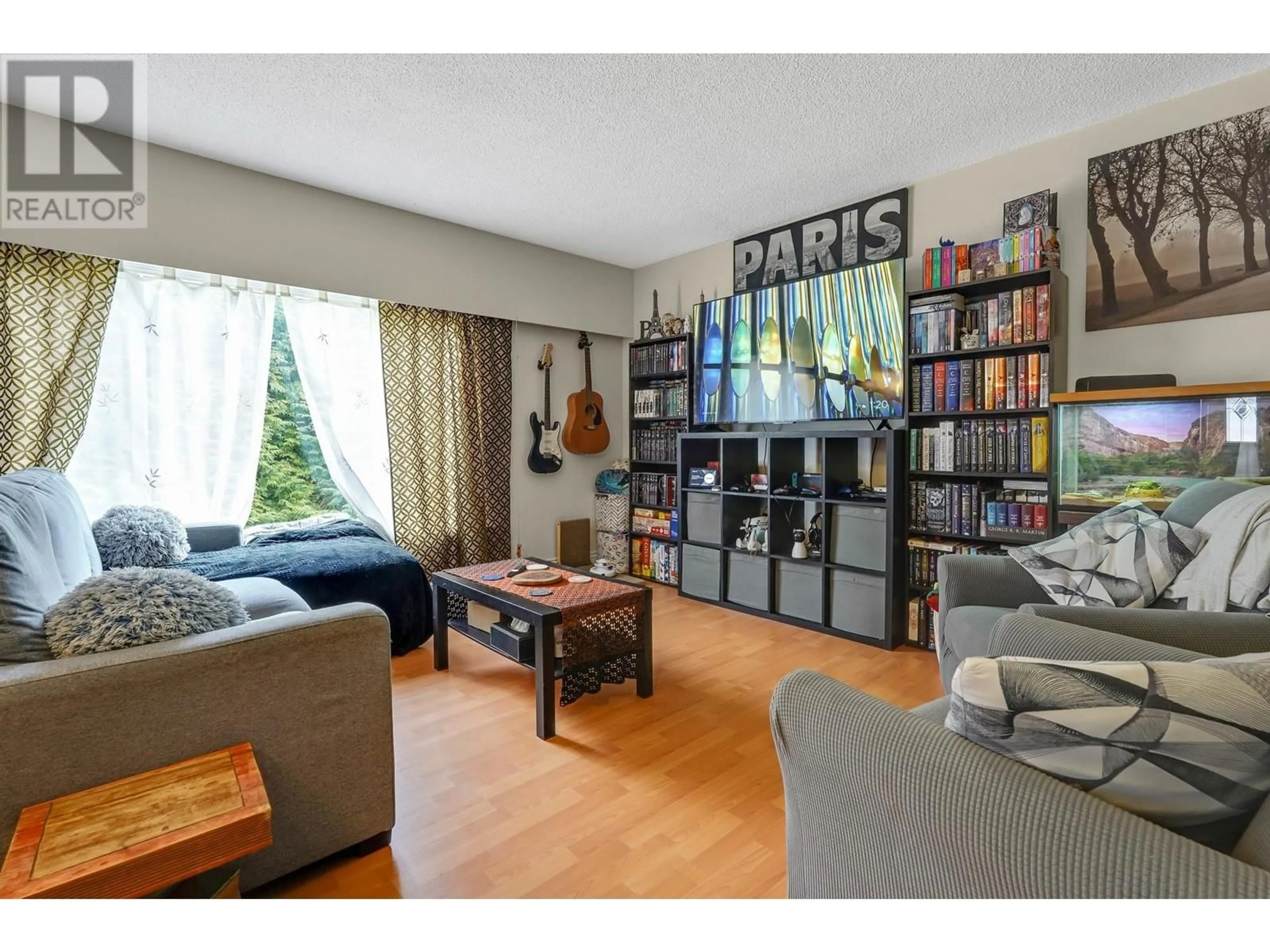 Living room with furniture, wood/laminate floor for 11329 207TH STREET, Maple Ridge British Columbia V2X1W4