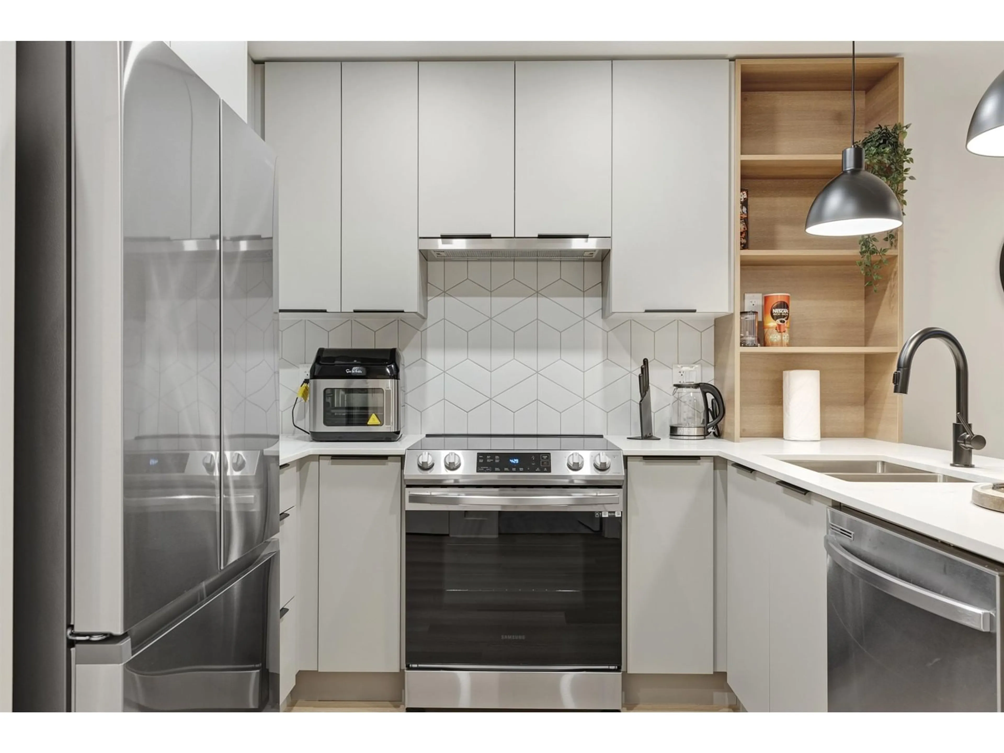 Standard kitchen, unknown for 211 - 10778 138, Surrey British Columbia V3T0S5
