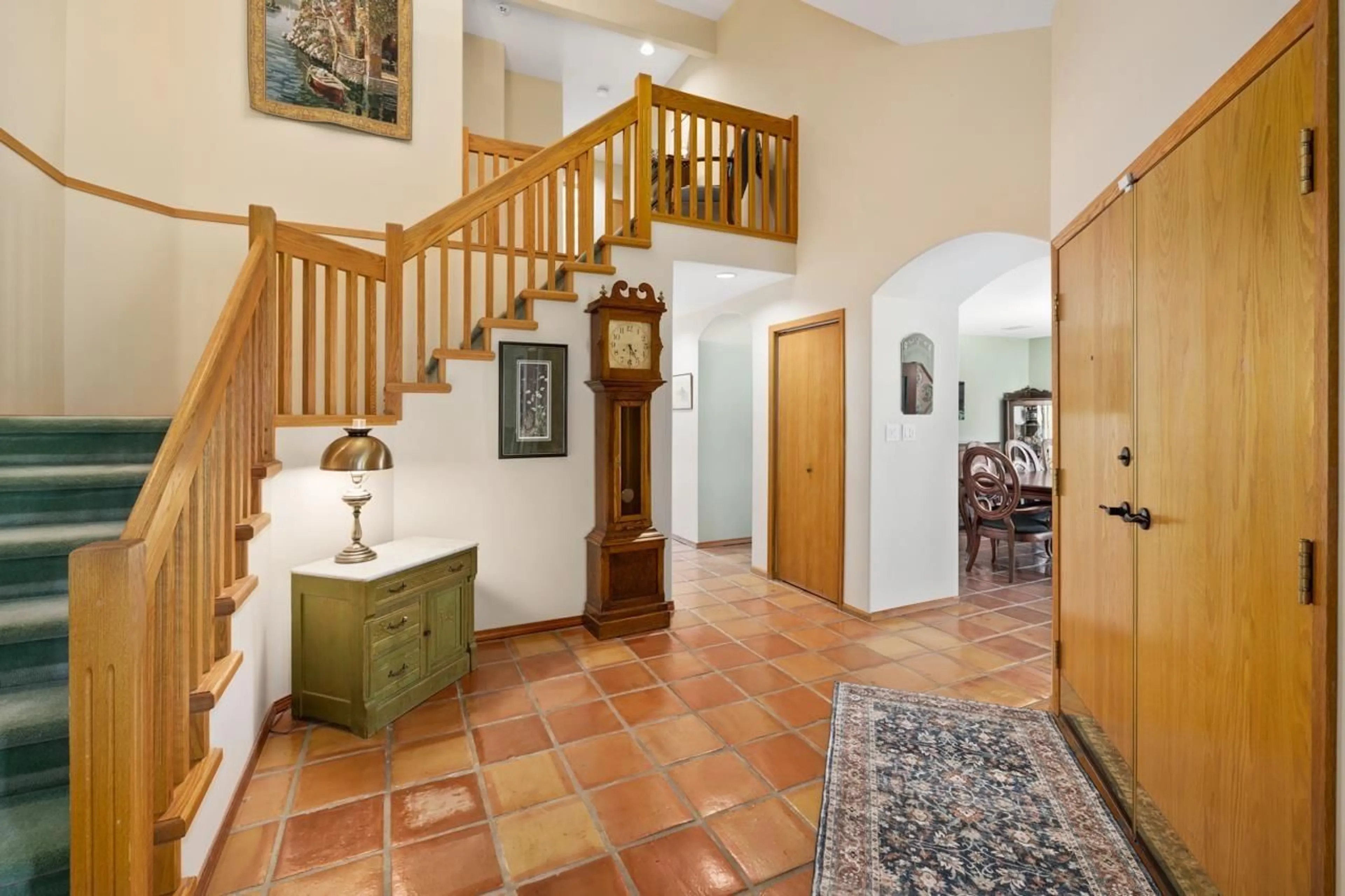 Indoor foyer for 13822 24 AVENUE, Surrey British Columbia V4A2G9