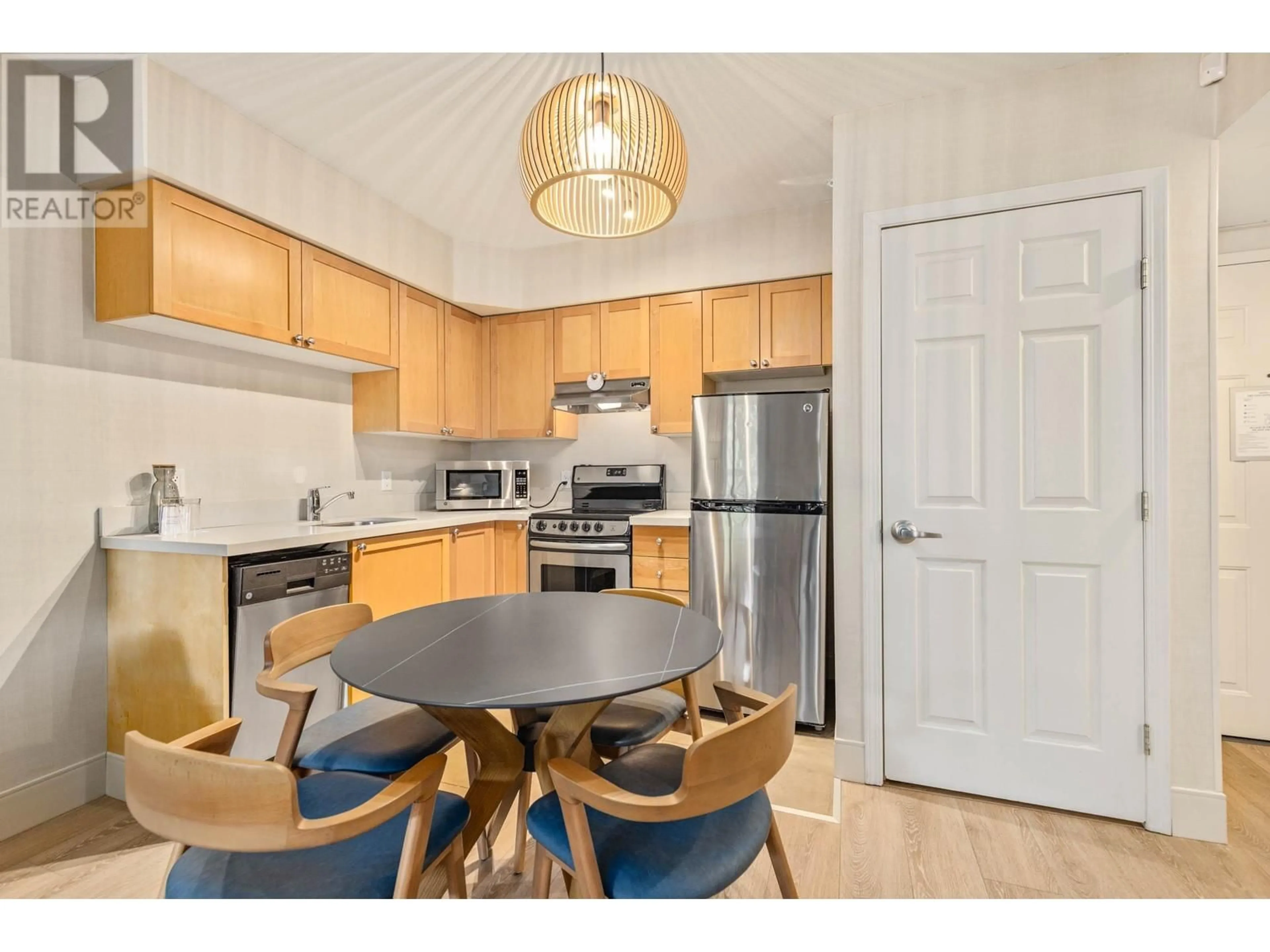 Standard kitchen, wood/laminate floor for 1330 4308 MAIN STREET, Whistler British Columbia V8E1A9