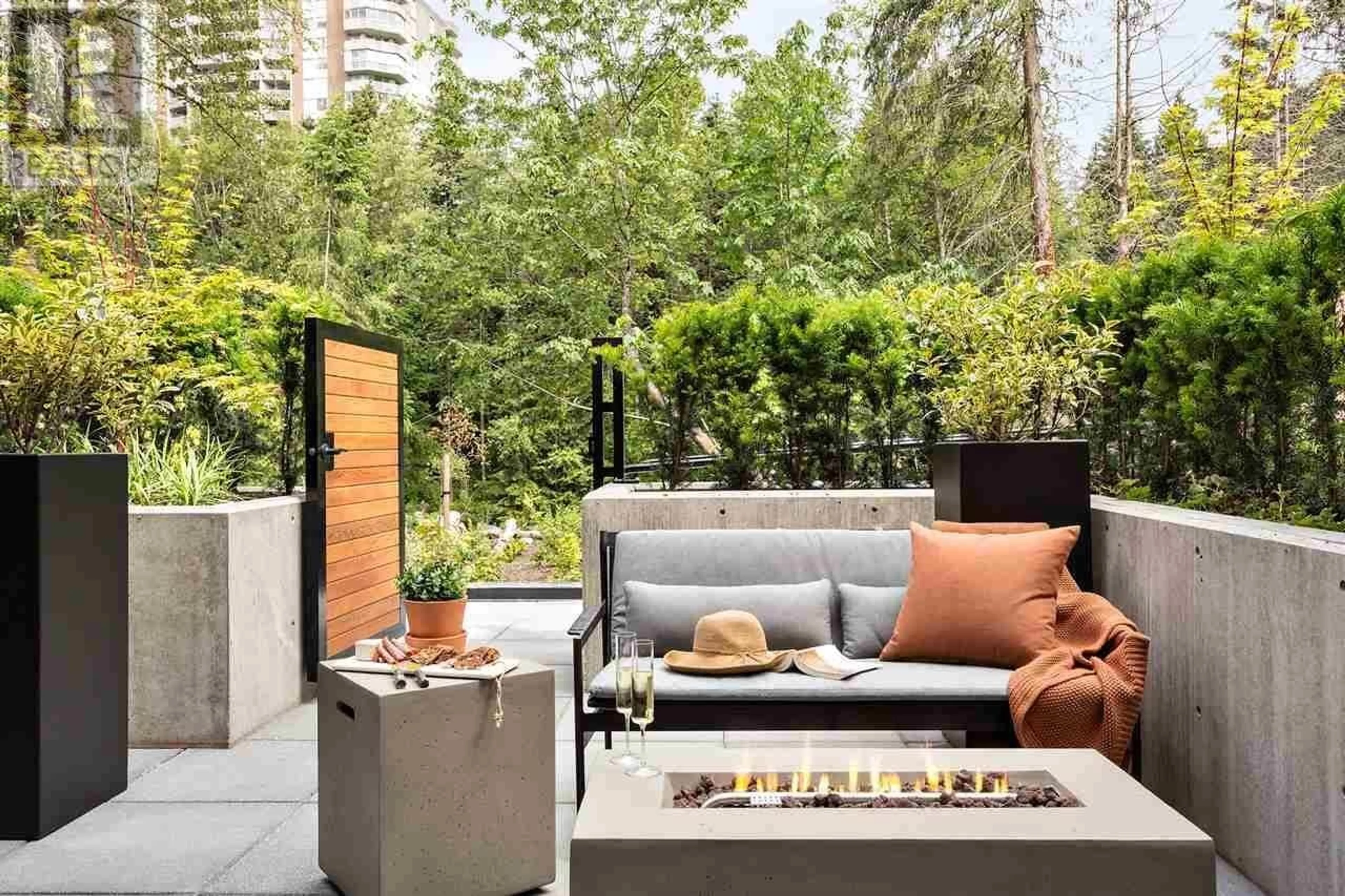 Patio, street for 4 - 1960 GLENAIRE DRIVE, North Vancouver British Columbia V7P1Y1
