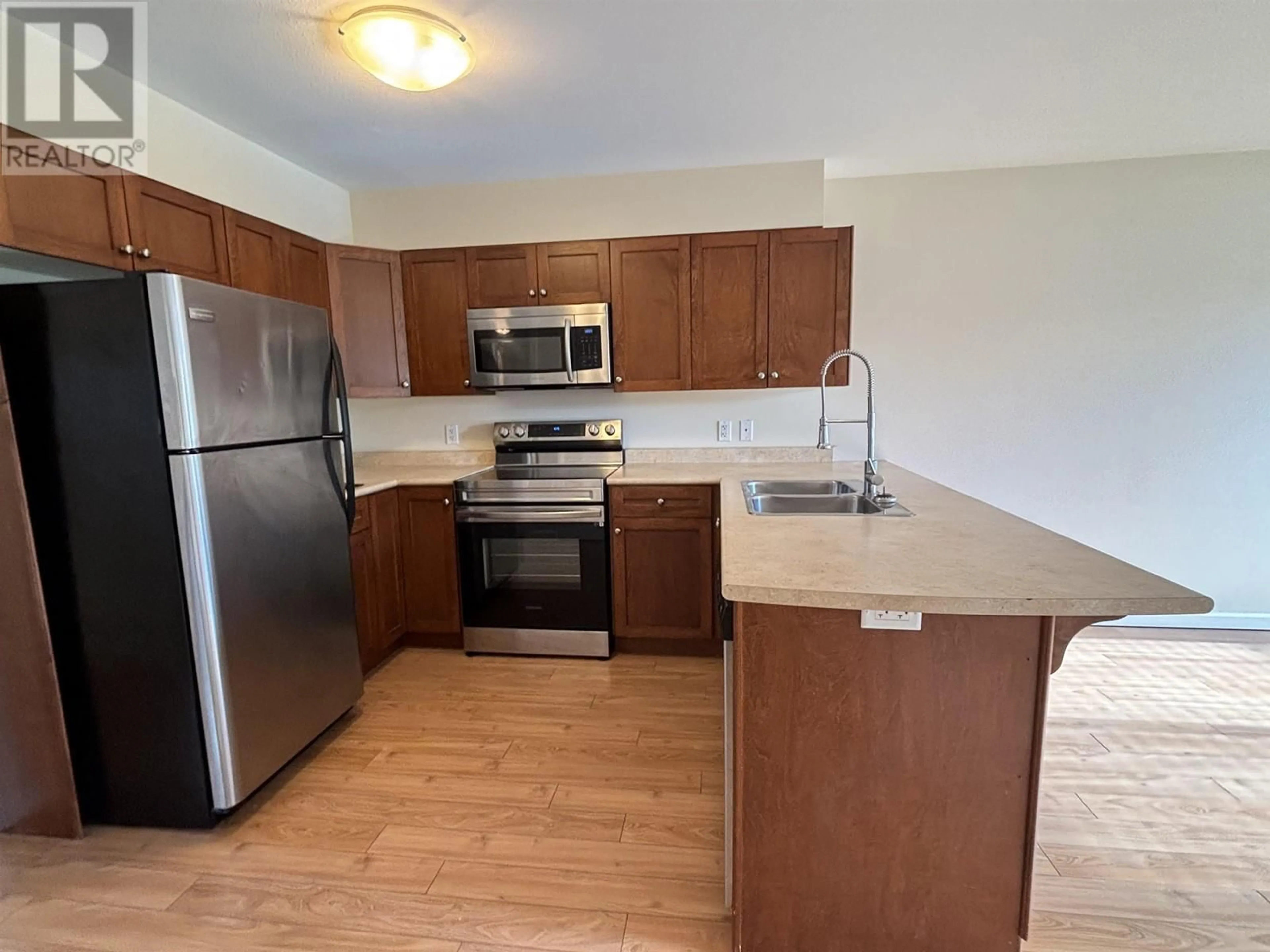 Standard kitchen, wood/laminate floor for 105 624 SHAW ROAD, Gibsons British Columbia V0N1V8