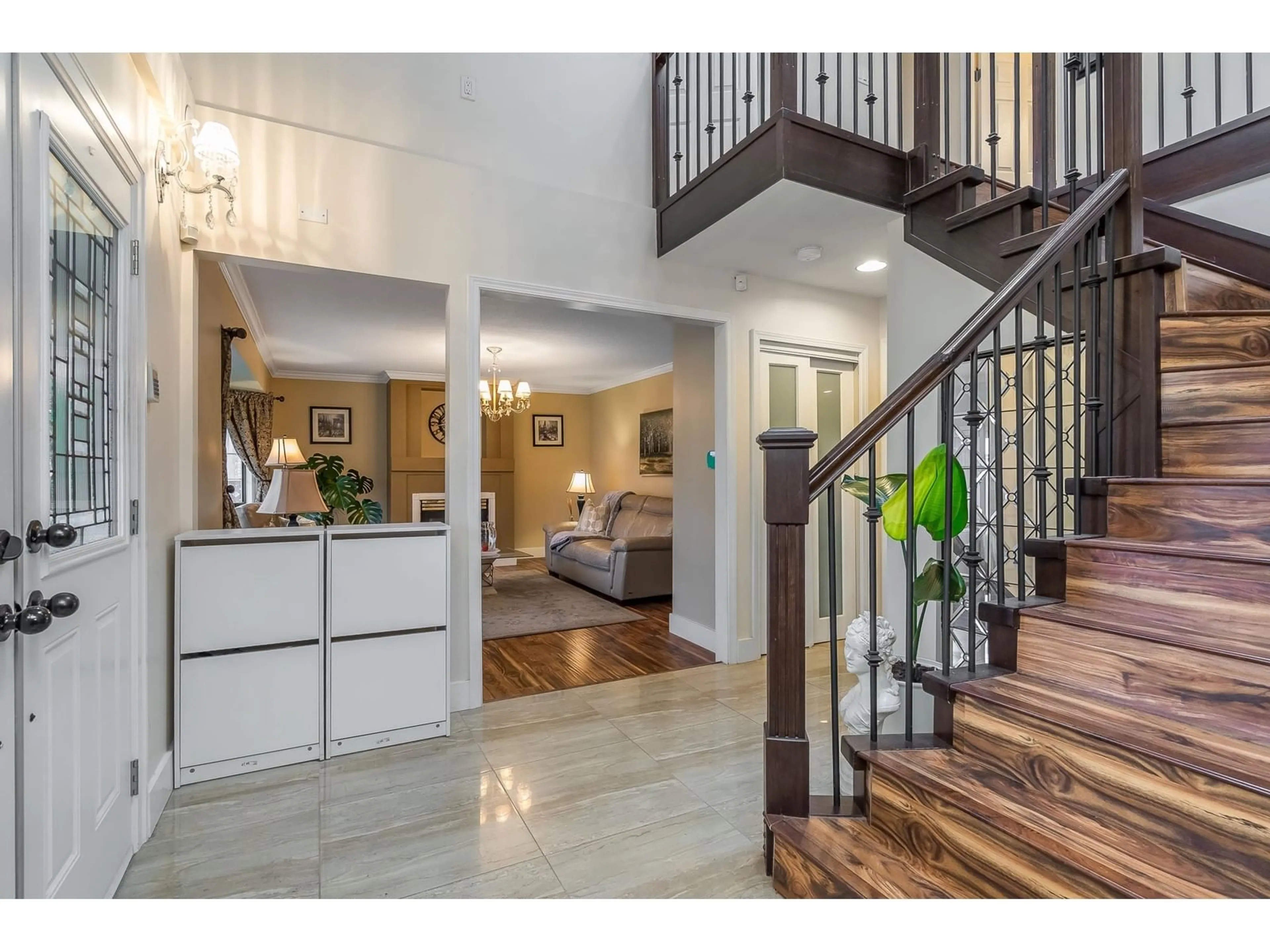 Indoor entryway for 11130 158, Surrey British Columbia V4N5B4