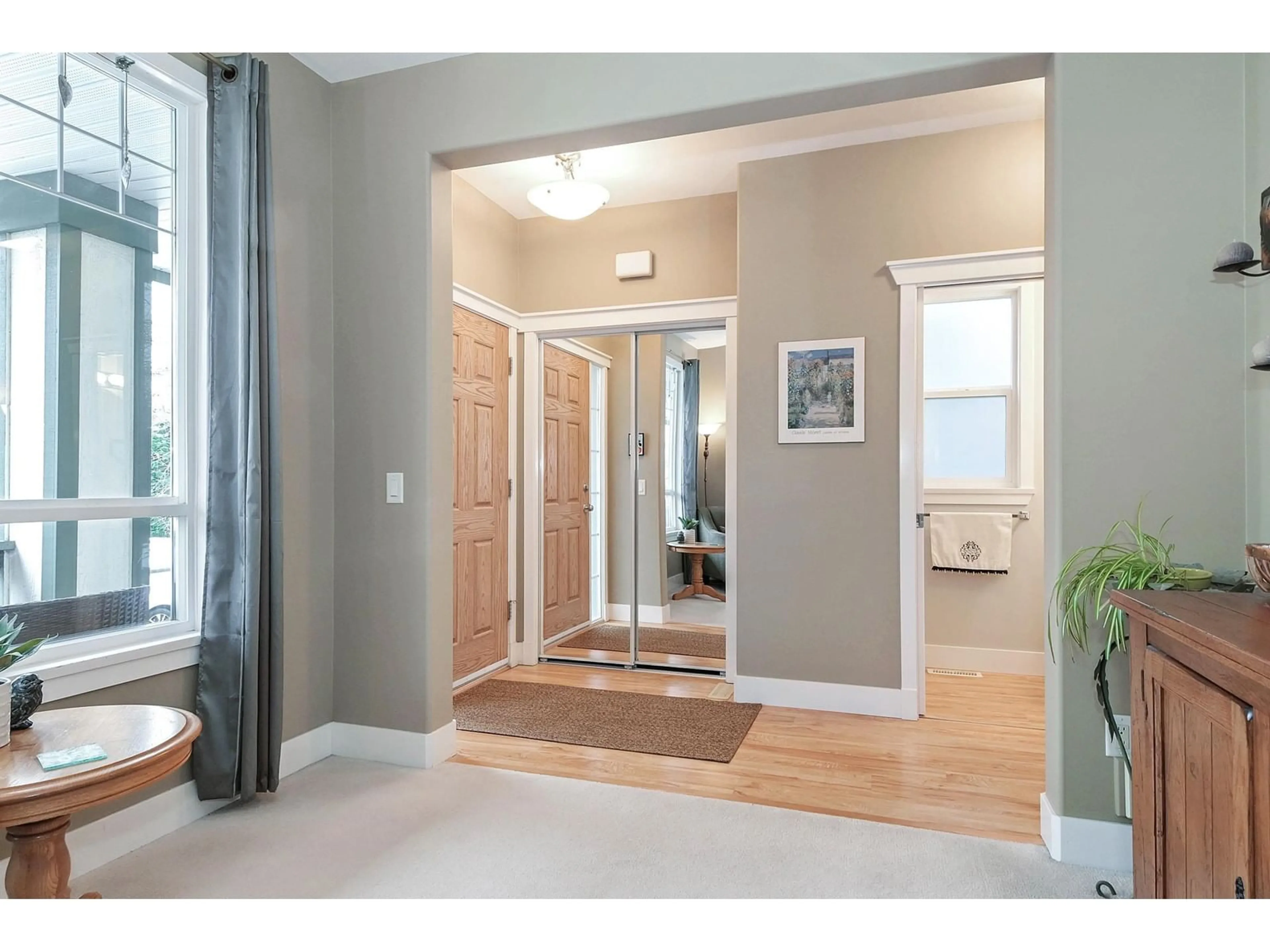 Indoor entryway for 6888 190 STREET, Surrey British Columbia V4N5P1