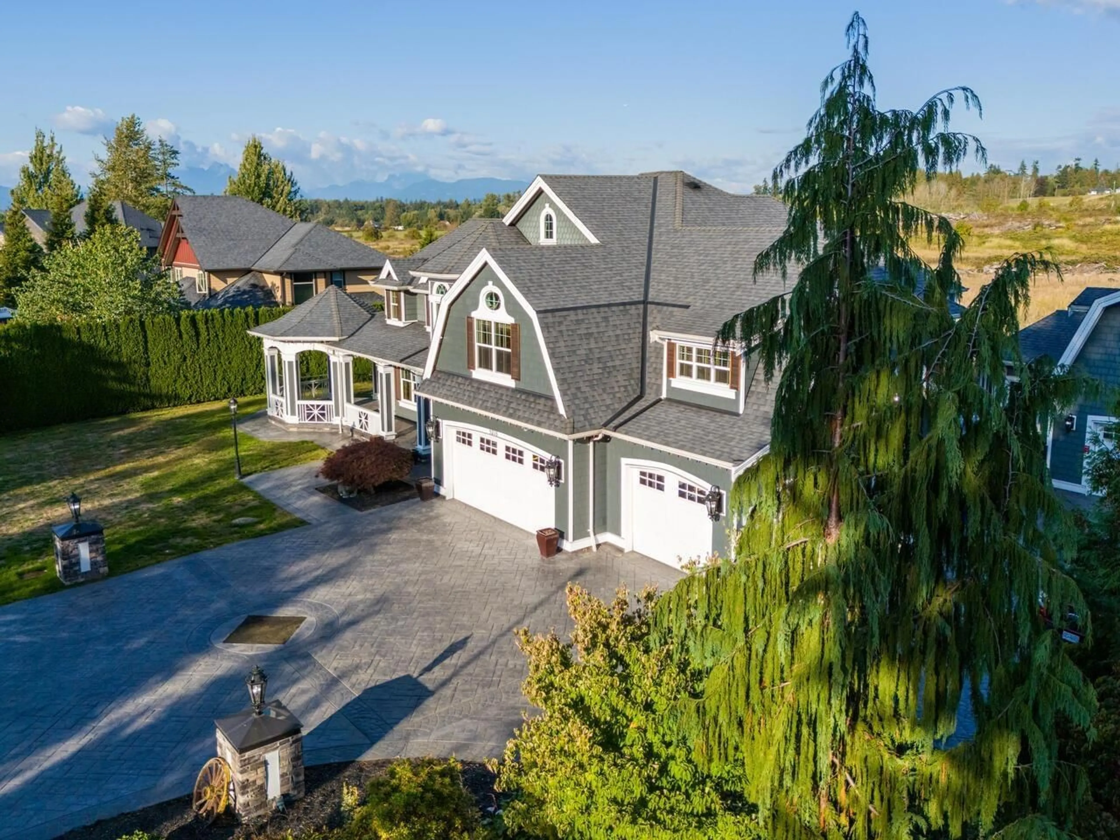 A pic from outside/outdoor area/front of a property/back of a property/a pic from drone, unknown for 5218 219A, Langley British Columbia V2Y0G6
