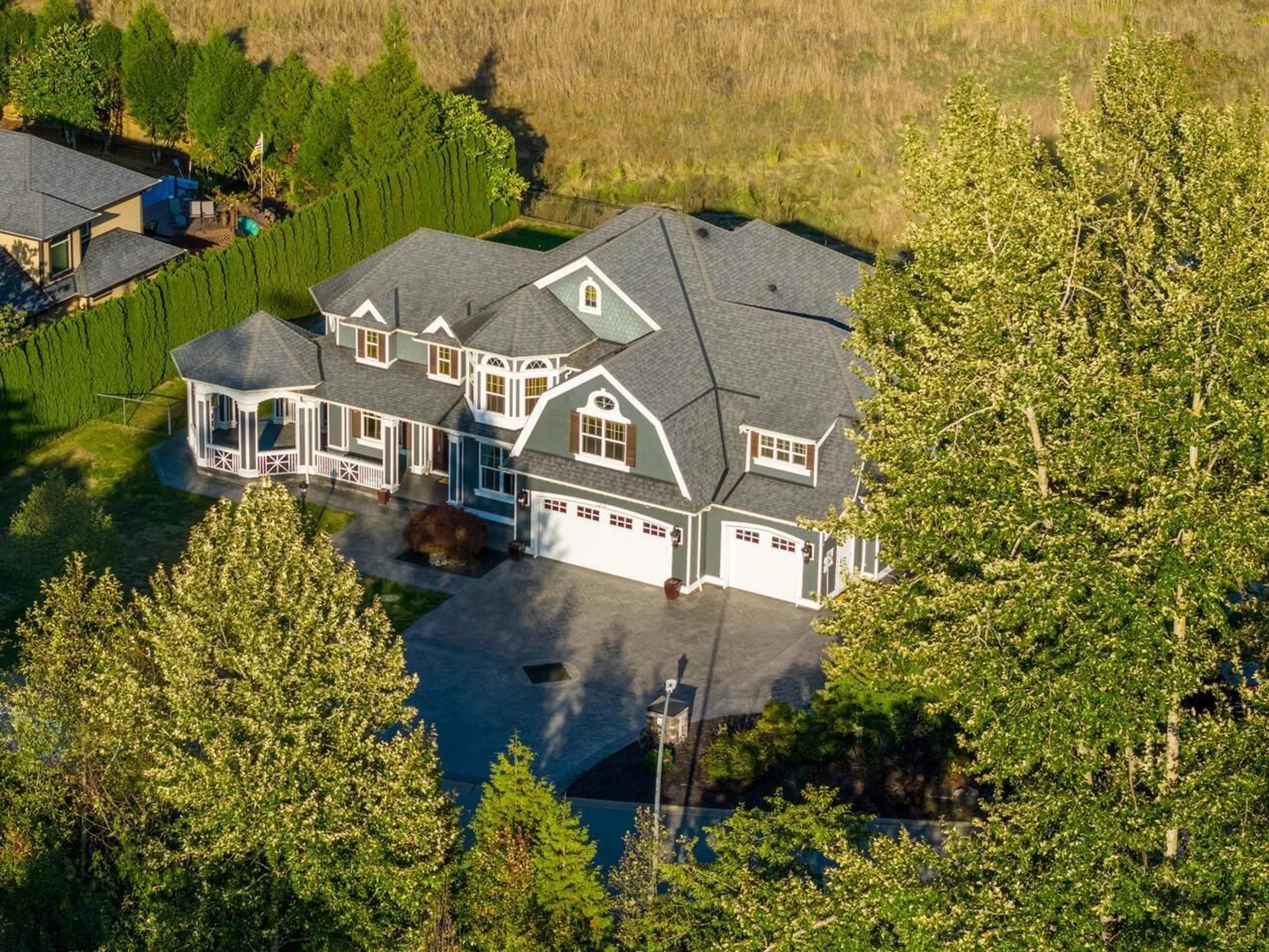 A pic from outside/outdoor area/front of a property/back of a property/a pic from drone, unknown for 5218 219A, Langley British Columbia V2Y0G6