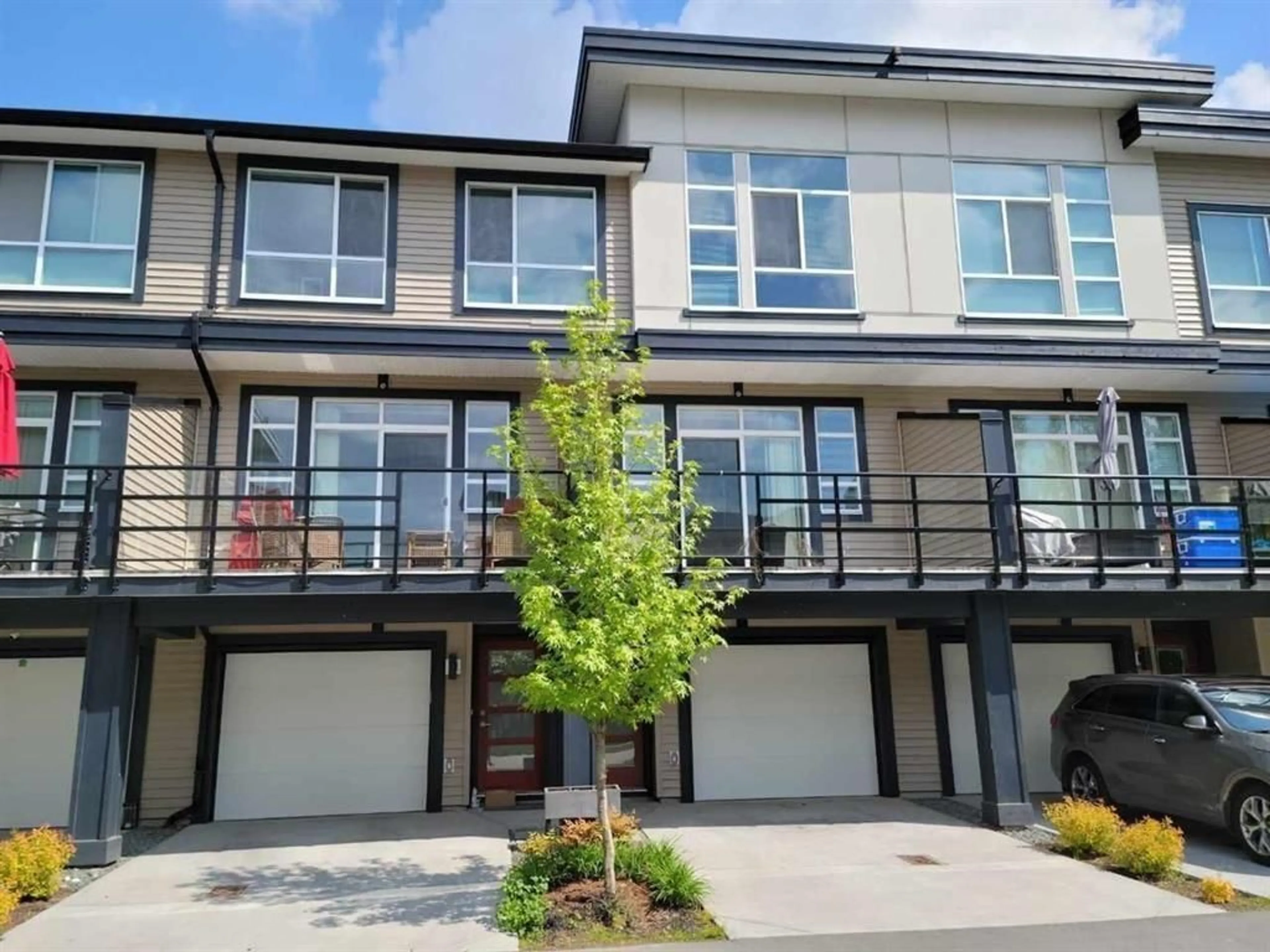Home with vinyl exterior material, street for 87 - 8413 MIDTOWN WAY, Chilliwack British Columbia V2P0G7