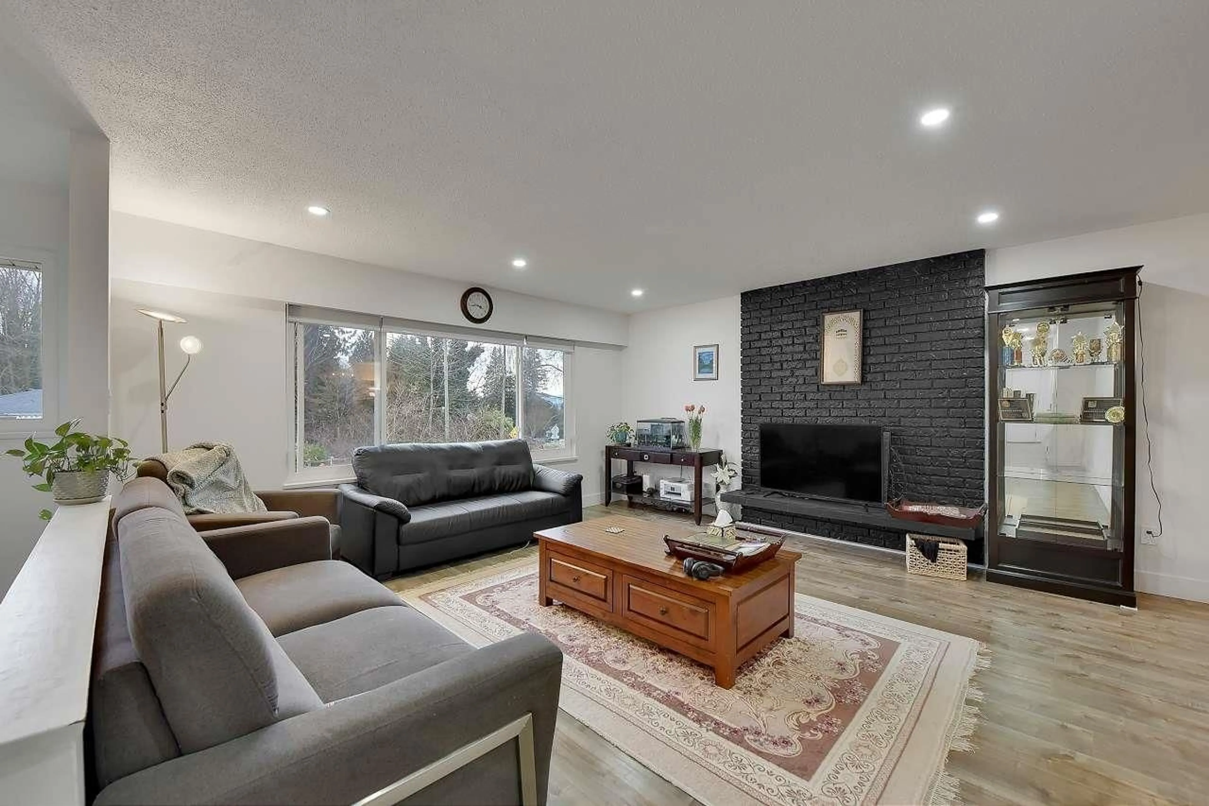 Living room with furniture, unknown for 11140 PARTRIDGE, Surrey British Columbia V3R5B2