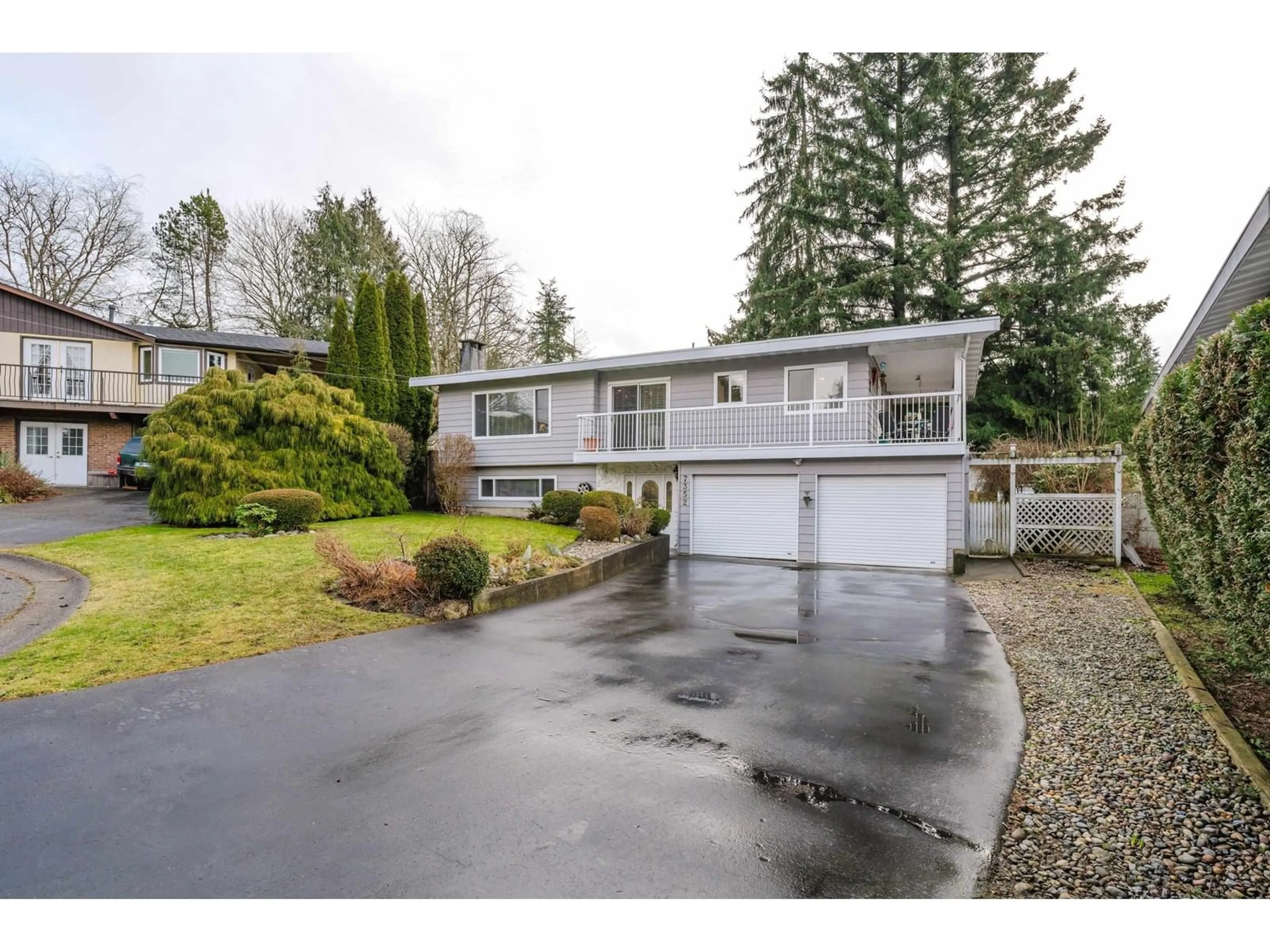 Home with vinyl exterior material, street for 7352 WHITBY, Delta British Columbia V4C4M7