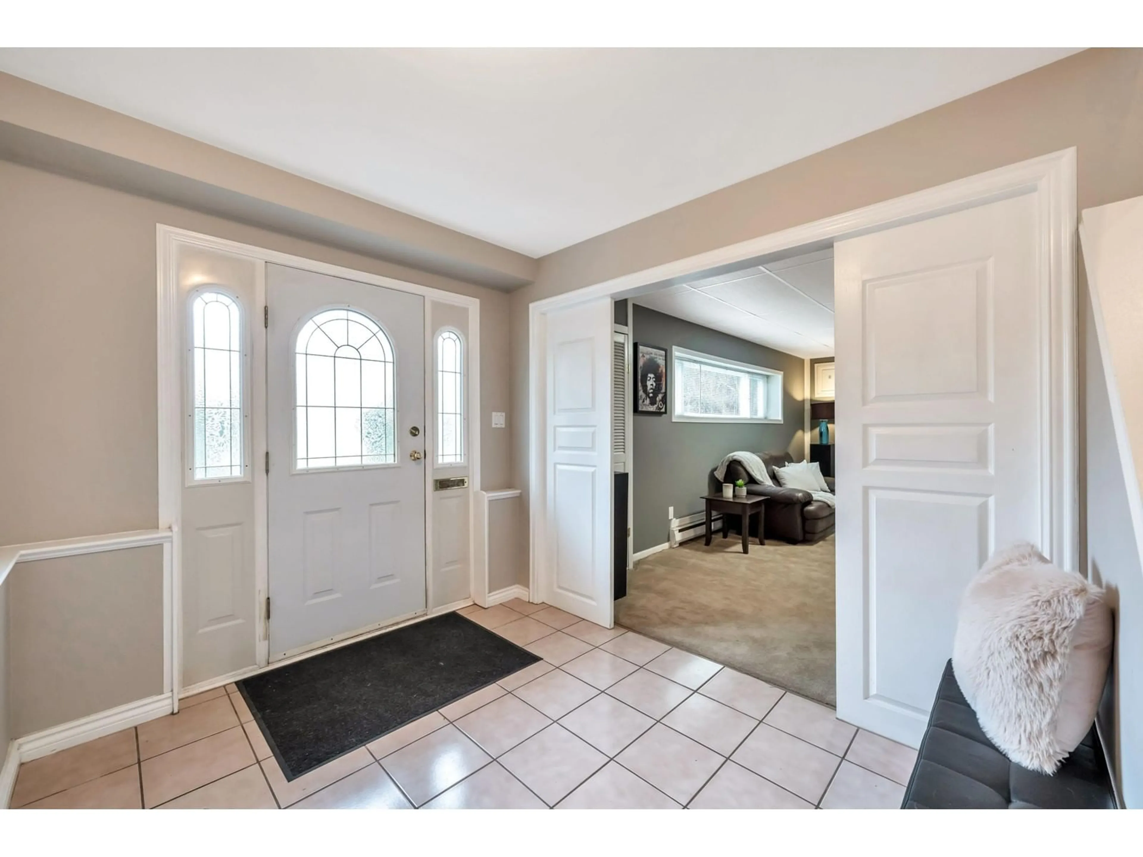 Indoor entryway for 7352 WHITBY, Delta British Columbia V4C4M7