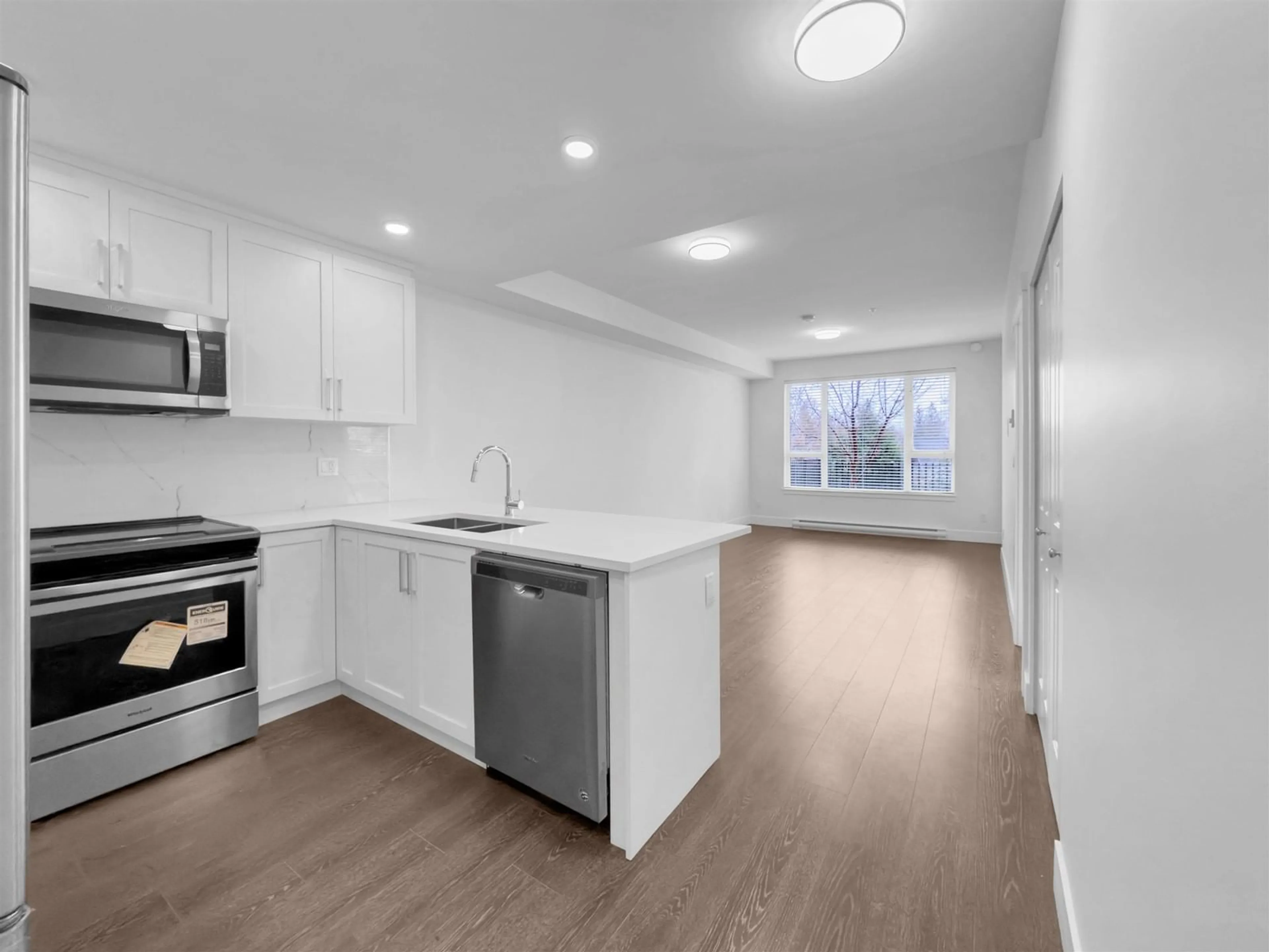 Standard kitchen, unknown for 207 - 9983 BARNSTON EAST, Surrey British Columbia V4N6T3