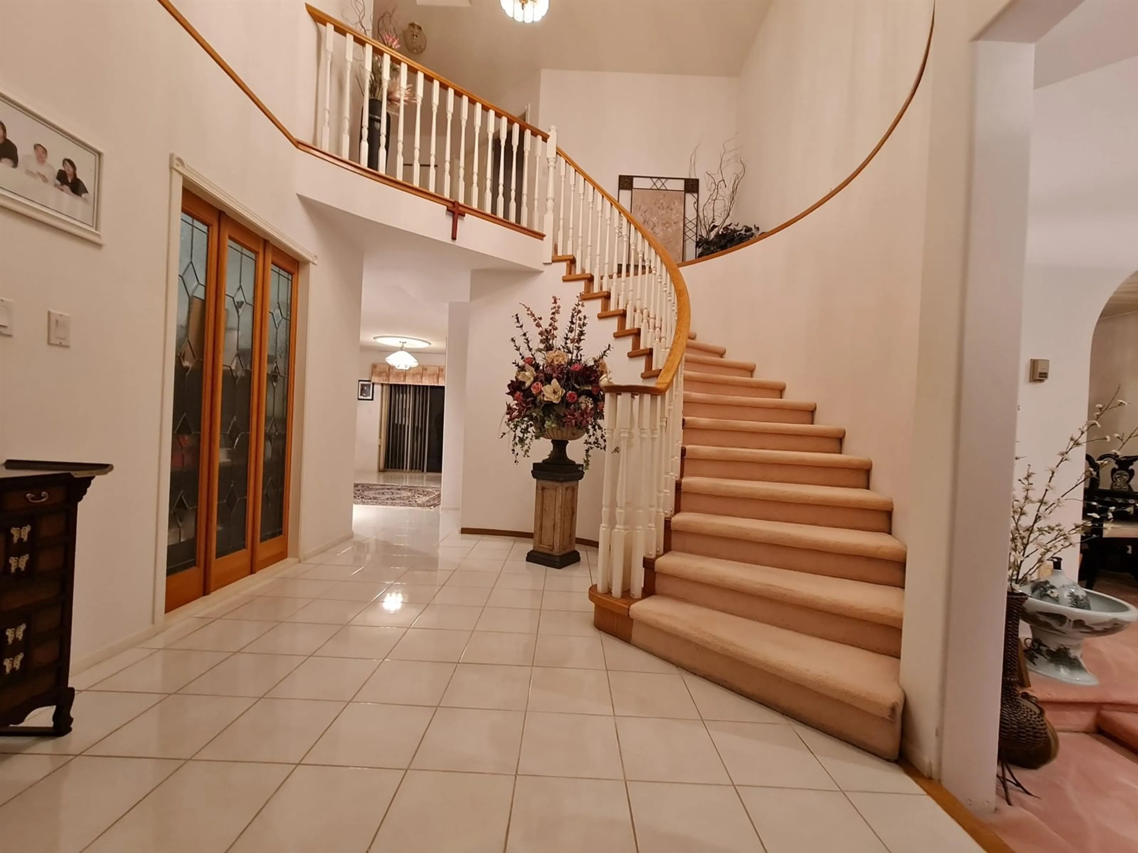 Indoor foyer for 9456 164 STREET, Surrey British Columbia V4N3C8