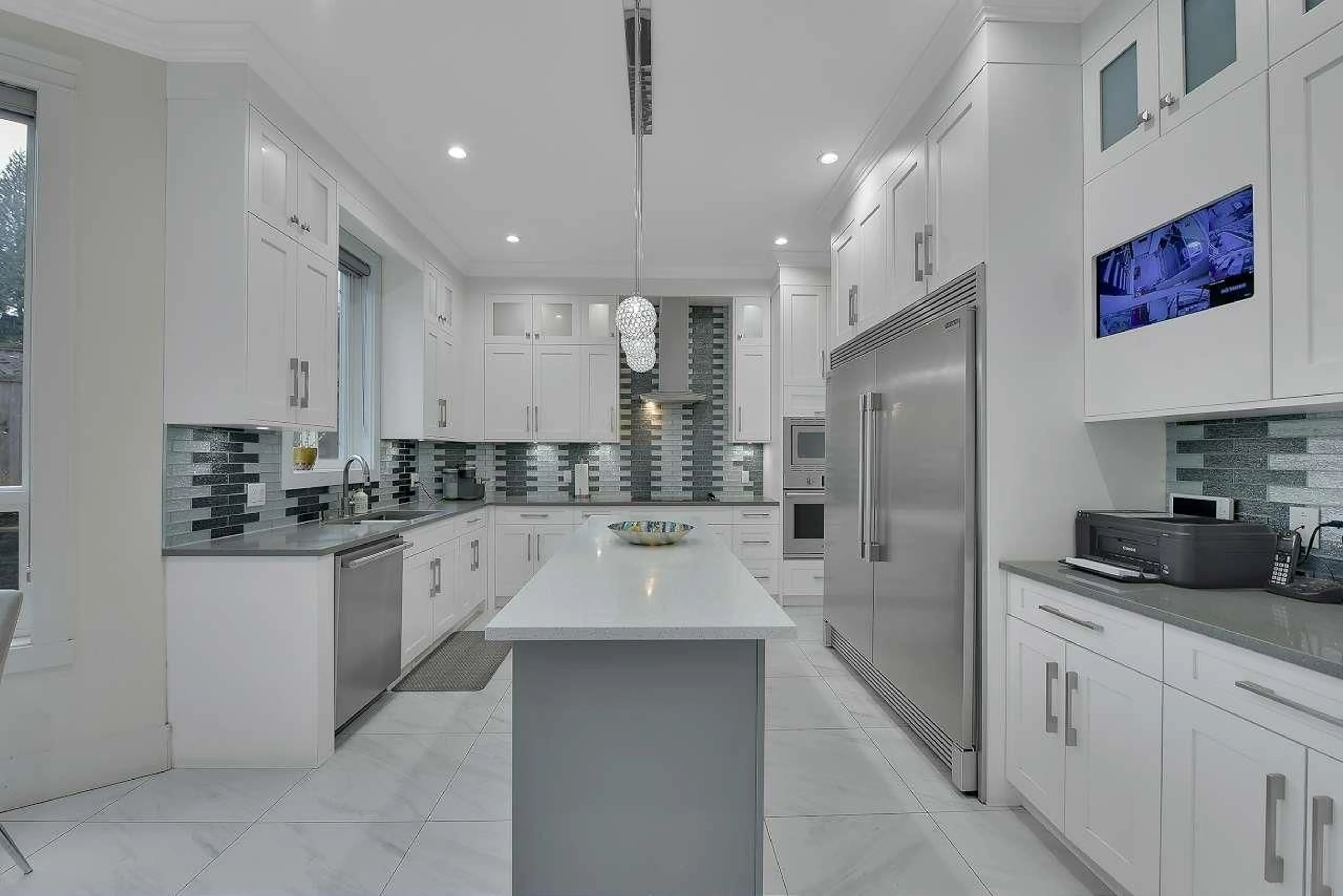 Contemporary kitchen, ceramic/tile floor for 11502 RIVER, Surrey British Columbia V3V2V7