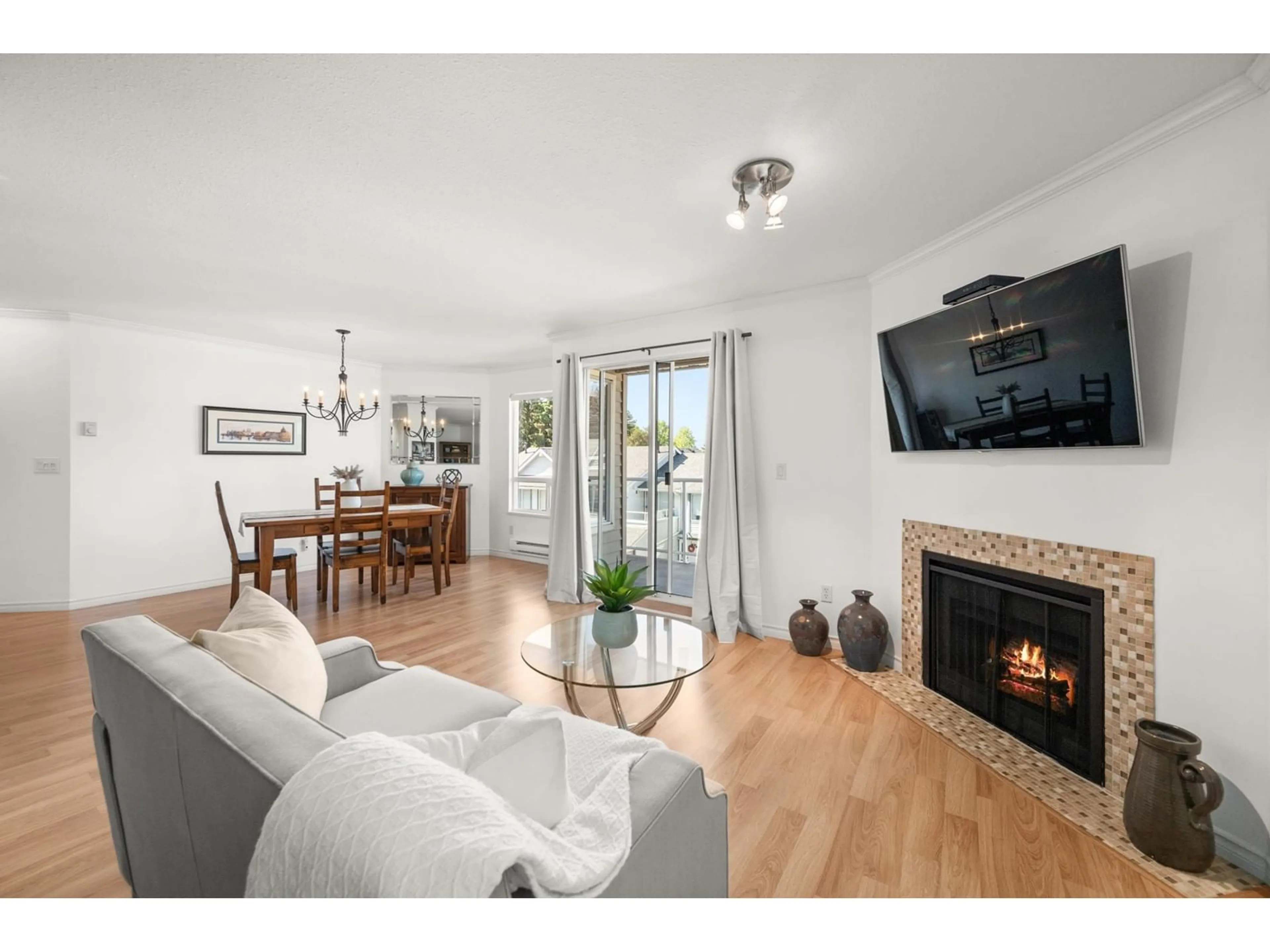 Living room with furniture, wood/laminate floor for 205 9295 122 STREET, Surrey British Columbia V3L4L4