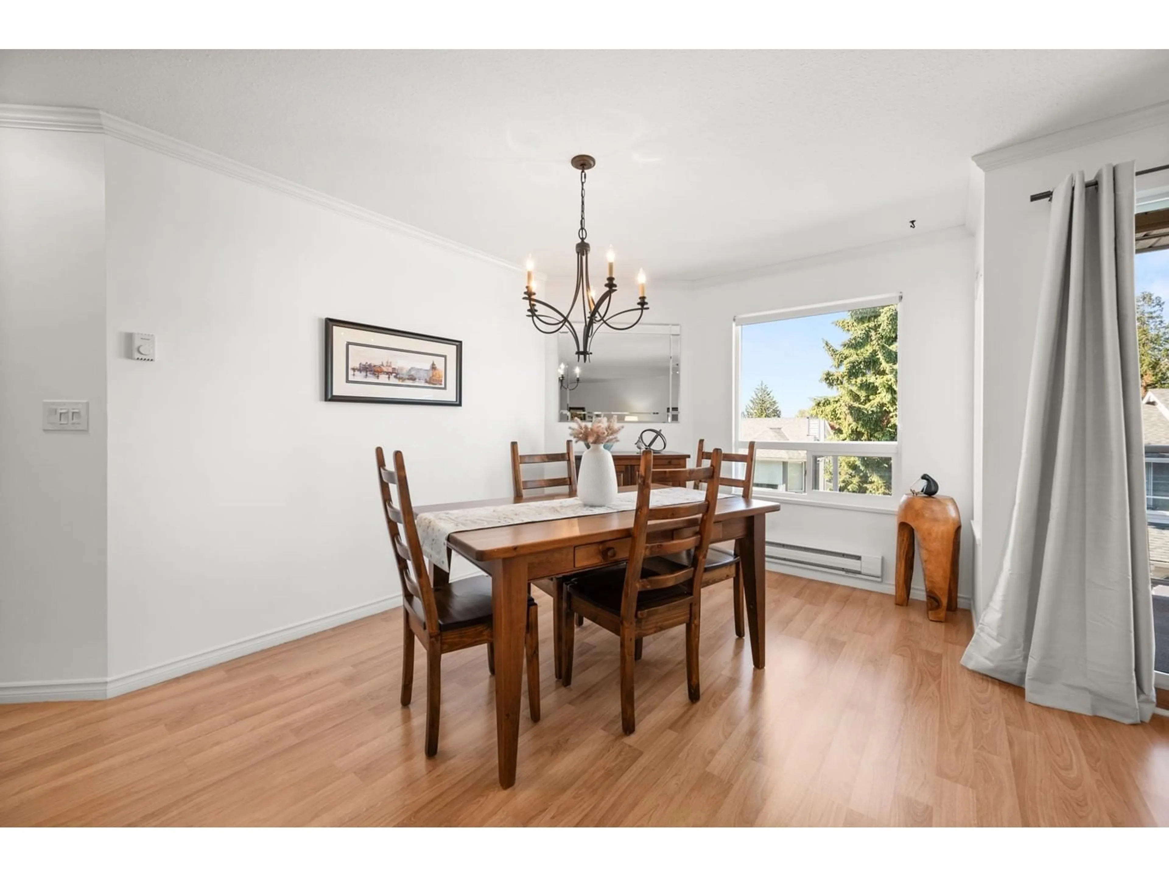 Dining room, wood/laminate floor for 205 9295 122 STREET, Surrey British Columbia V3L4L4