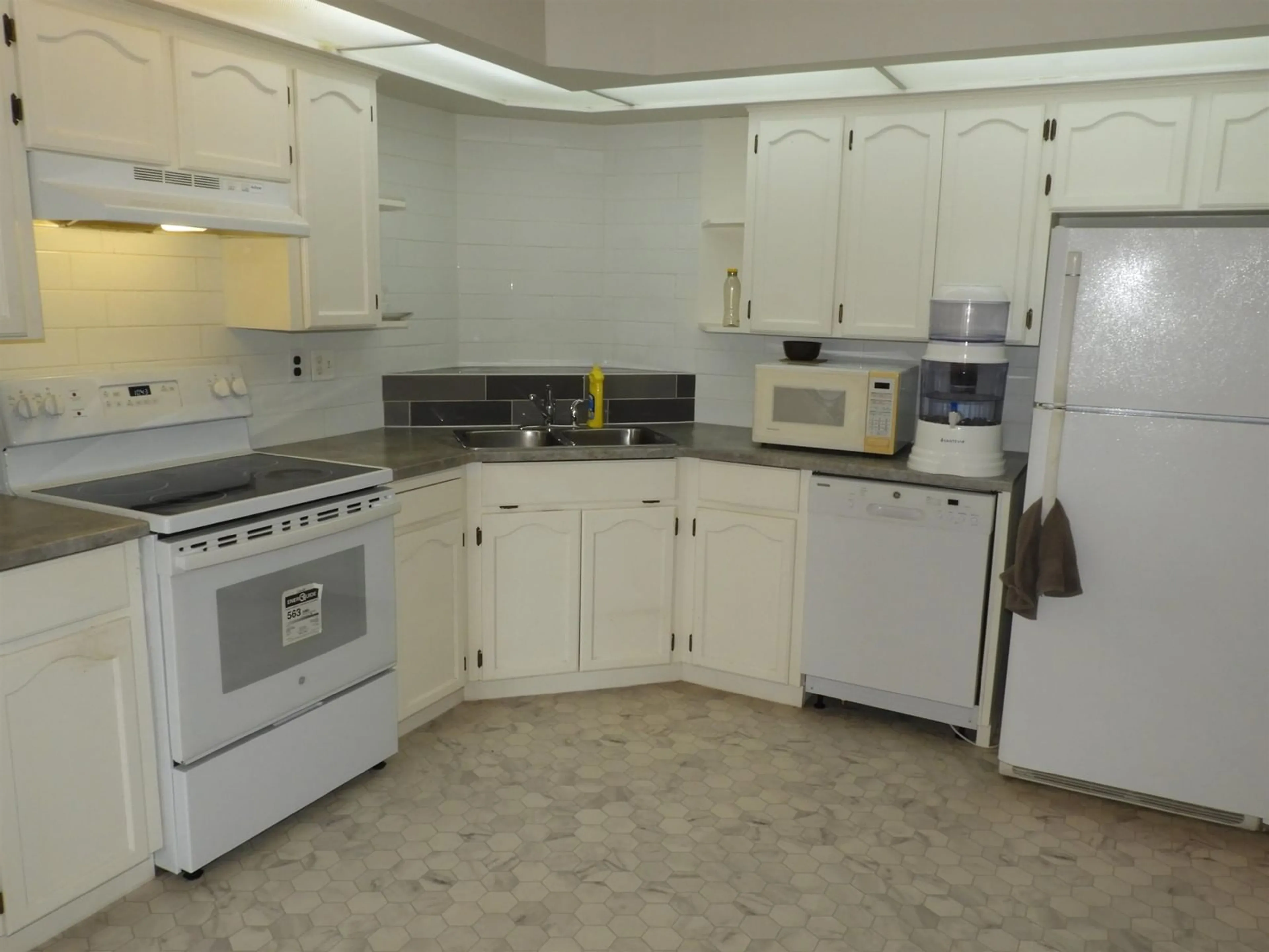Standard kitchen, unknown for 215 - 31930 OLD YALE, Abbotsford British Columbia V2T2C7