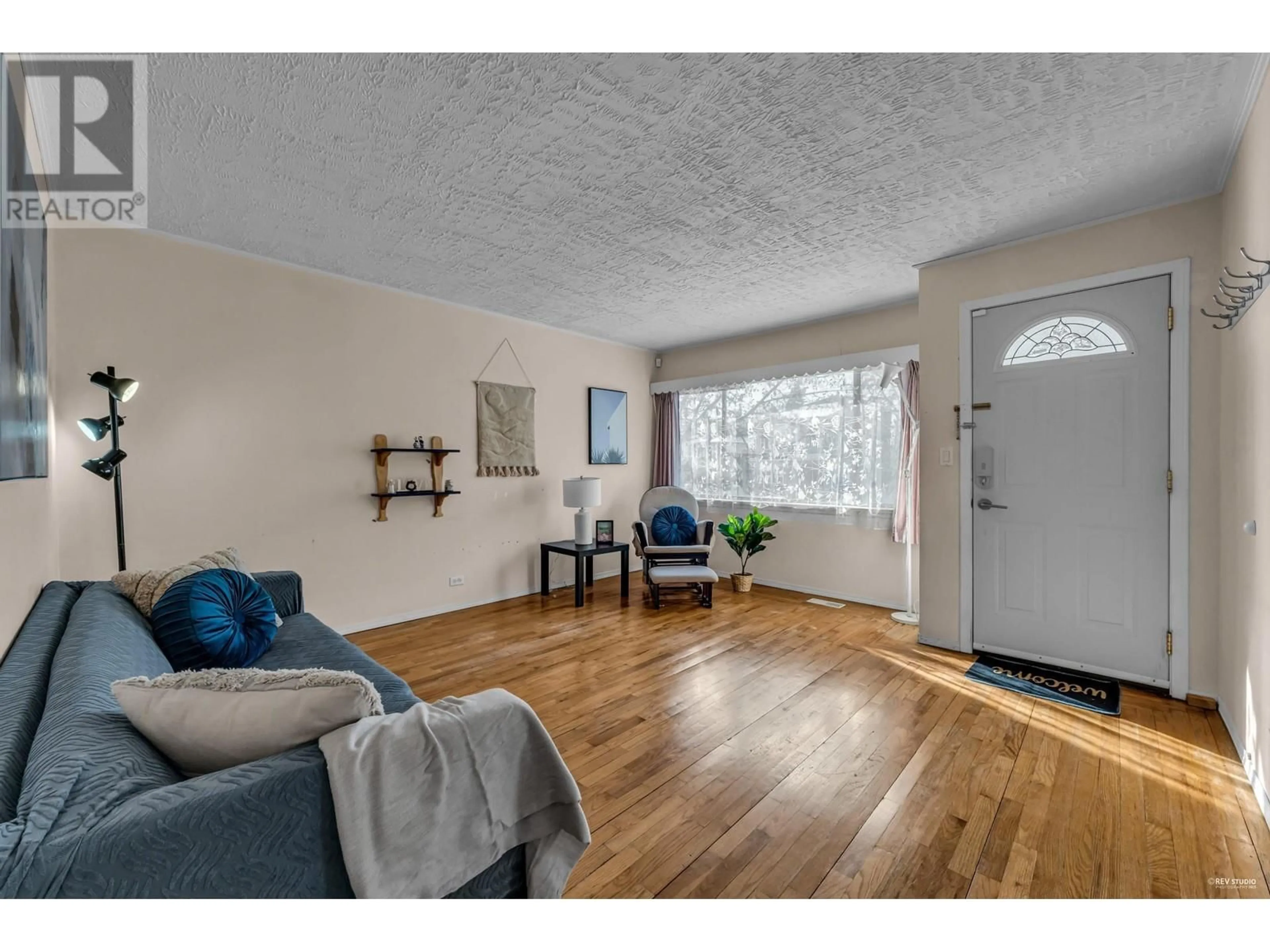 Living room with furniture, wood/laminate floor for 4772 INVERNESS STREET, Vancouver British Columbia V5V4X6