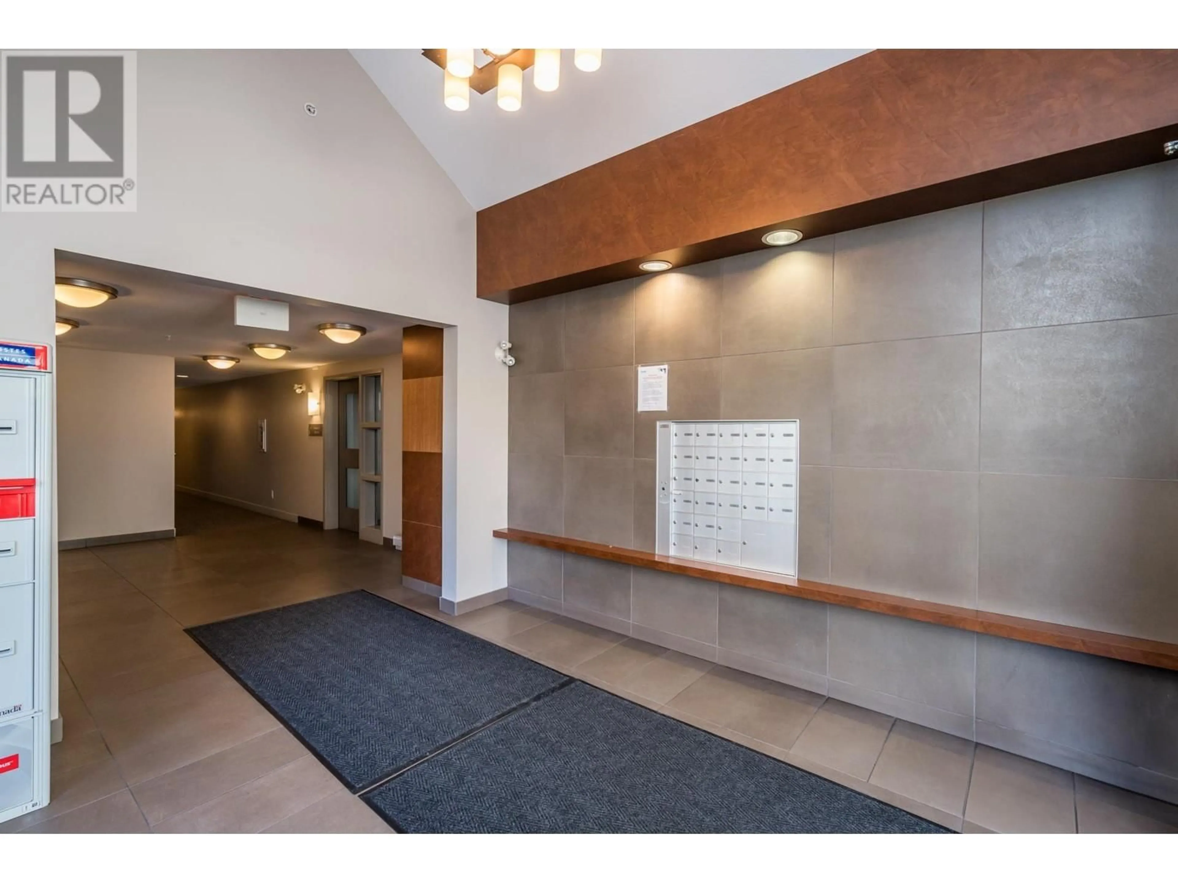 Indoor foyer for 104 1704 56 STREET, Delta British Columbia V4L2R2