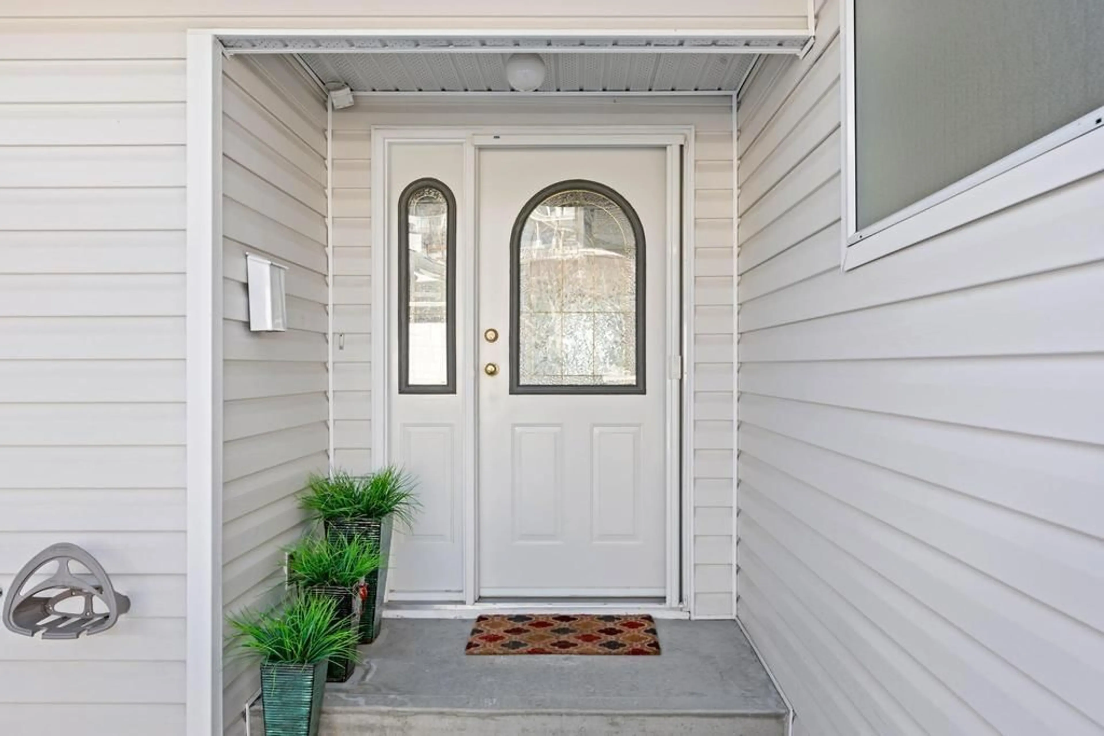 Indoor entryway for 8 - 32861 SHIKAZE, Mission British Columbia V2V6M6