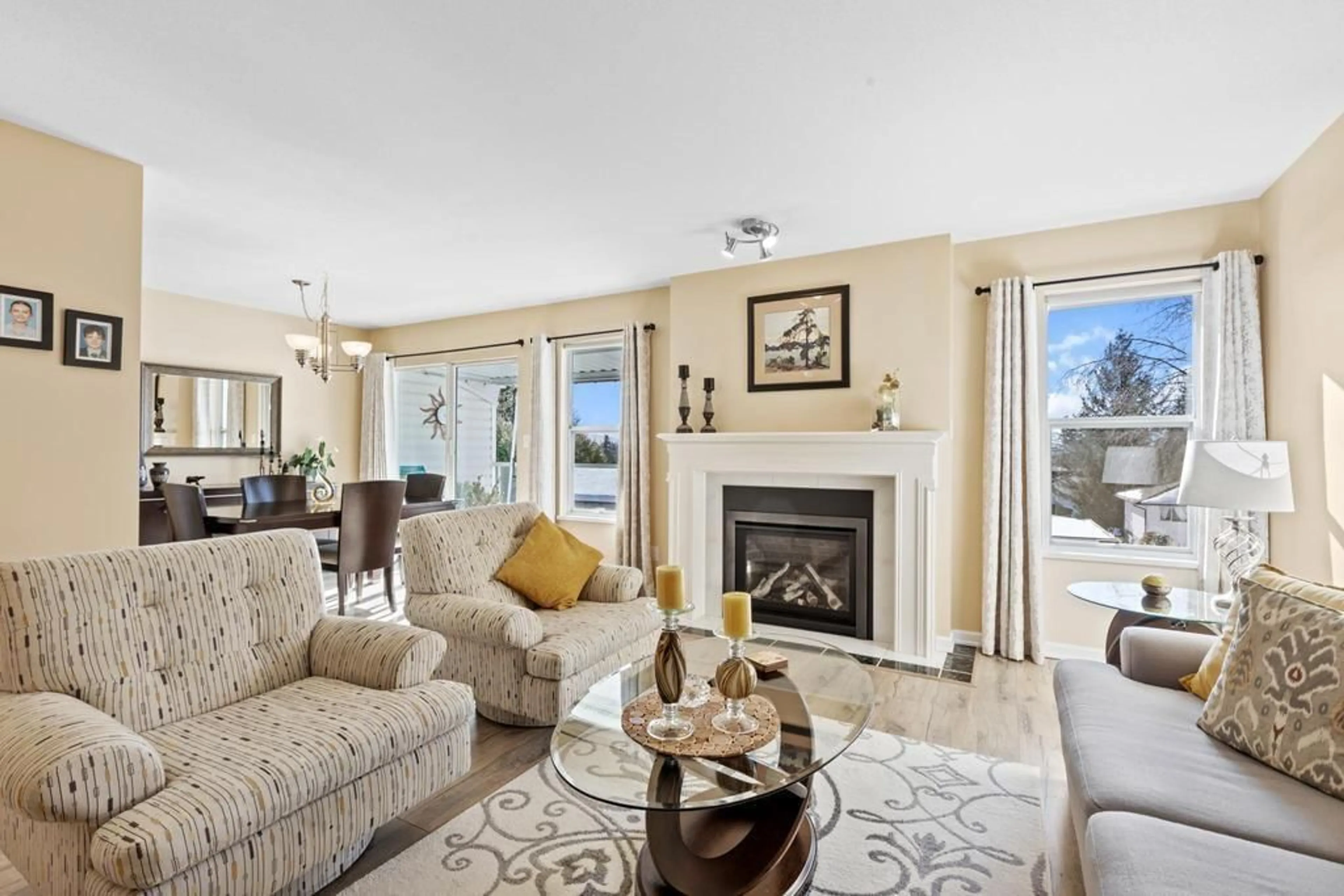 Living room with furniture, ceramic/tile floor for 8 - 32861 SHIKAZE, Mission British Columbia V2V6M6