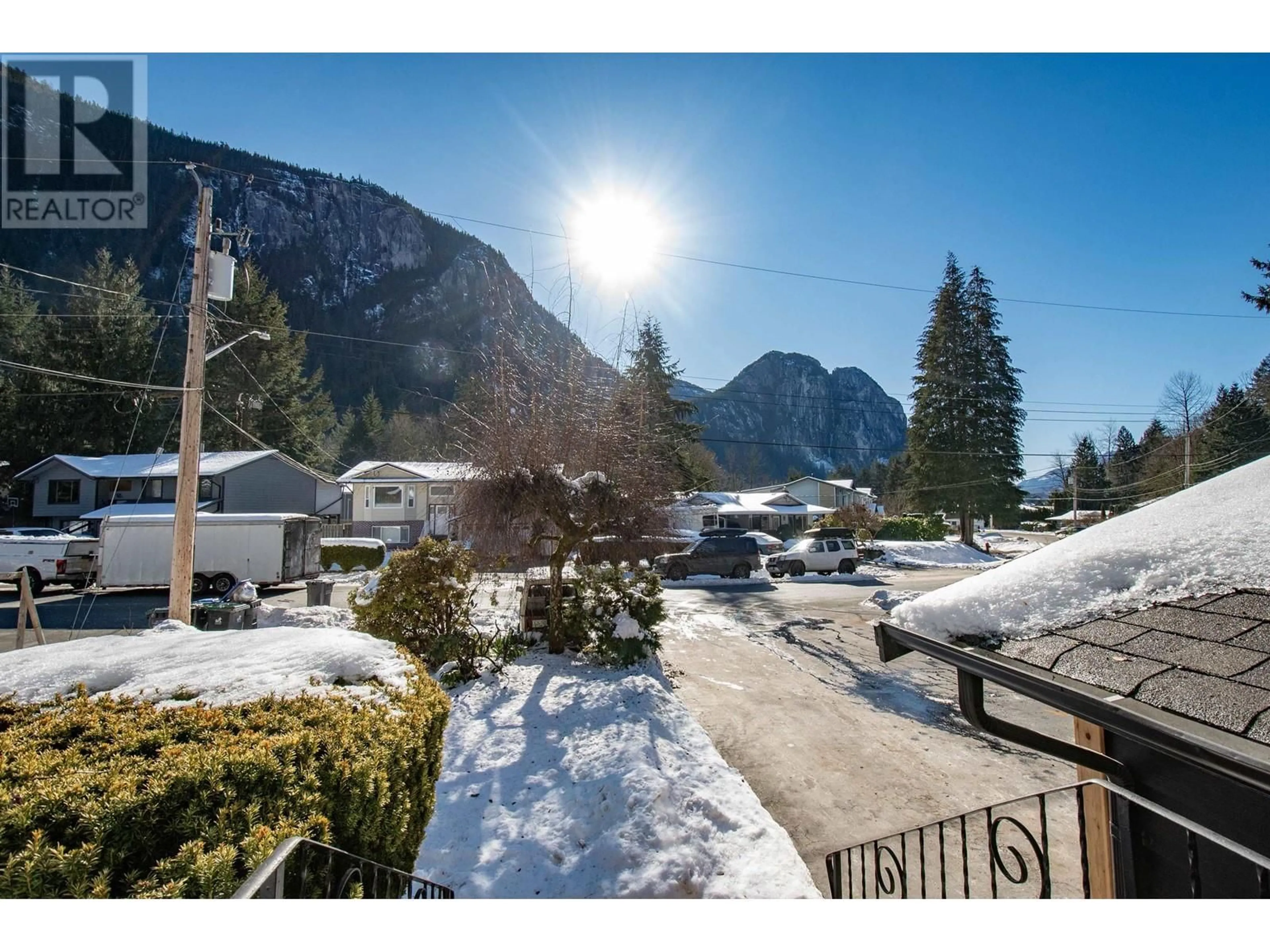 A pic from outside/outdoor area/front of a property/back of a property/a pic from drone, mountain view for 38269 MYRTLEWOOD CRESCENT, Squamish British Columbia V8B0W4