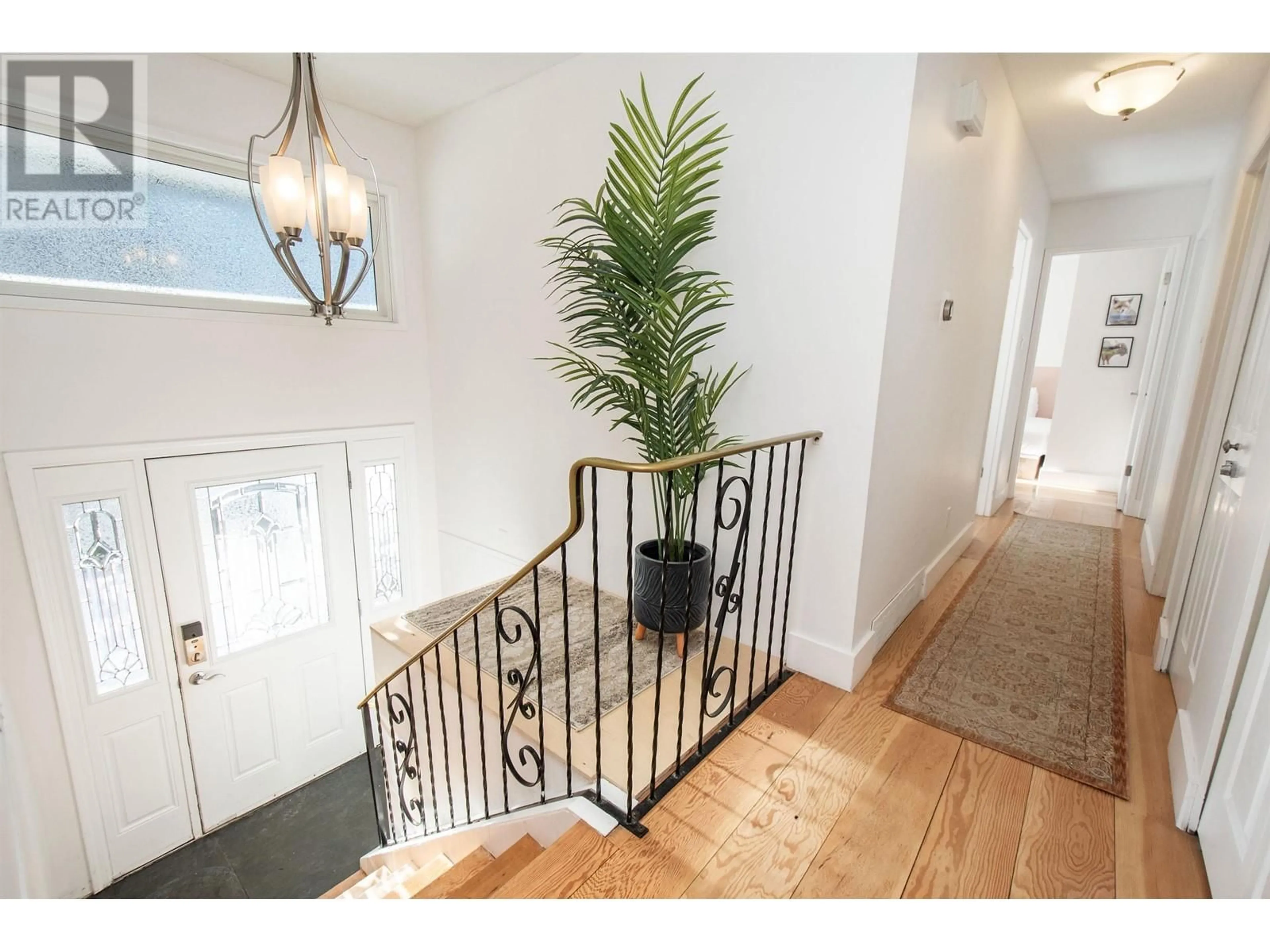 Indoor entryway for 38269 MYRTLEWOOD CRESCENT, Squamish British Columbia V8B0W4