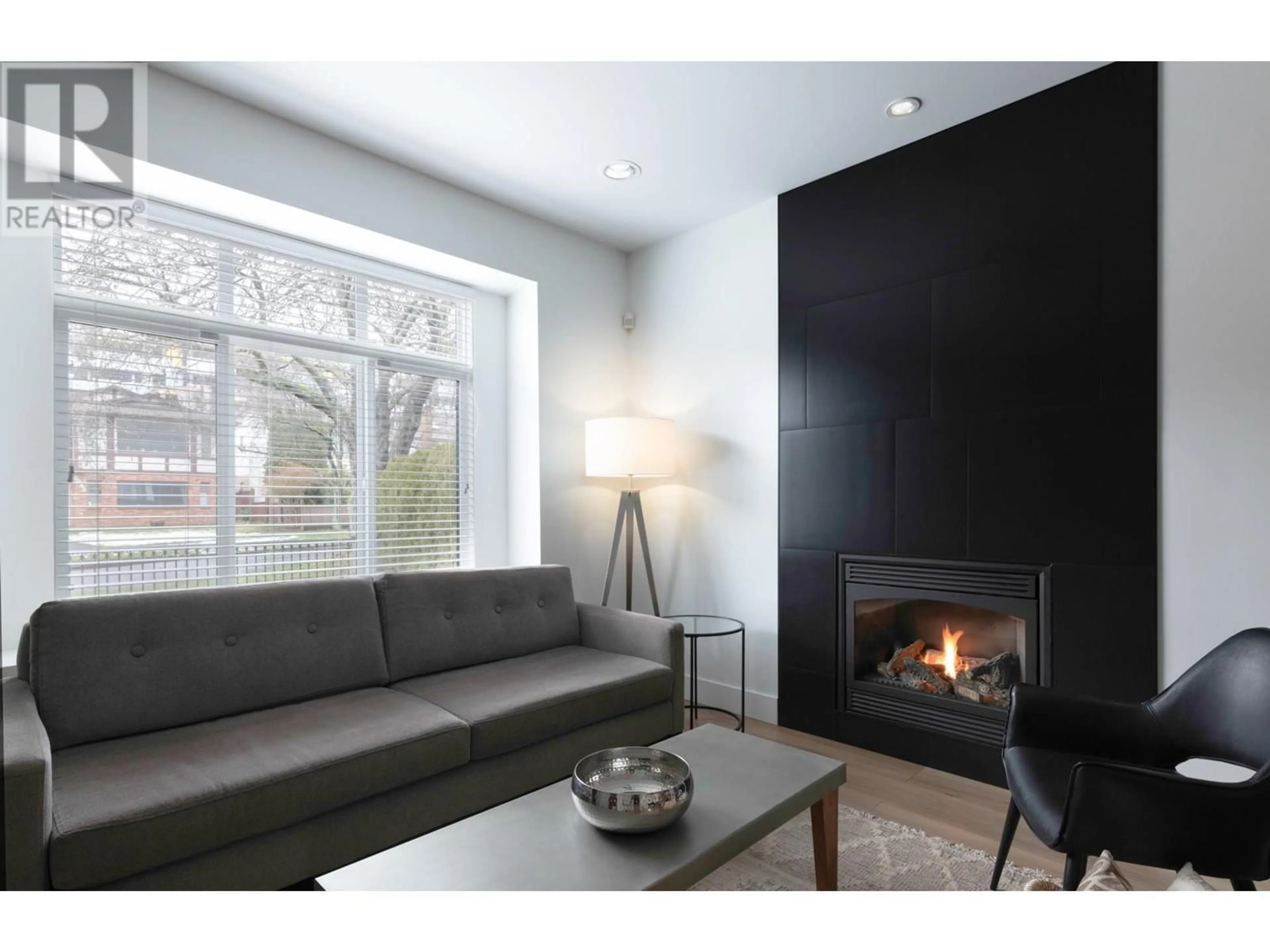 Living room with furniture, wood/laminate floor for 8088 SHAUGHNESSY STREET, Vancouver British Columbia V6P3X8