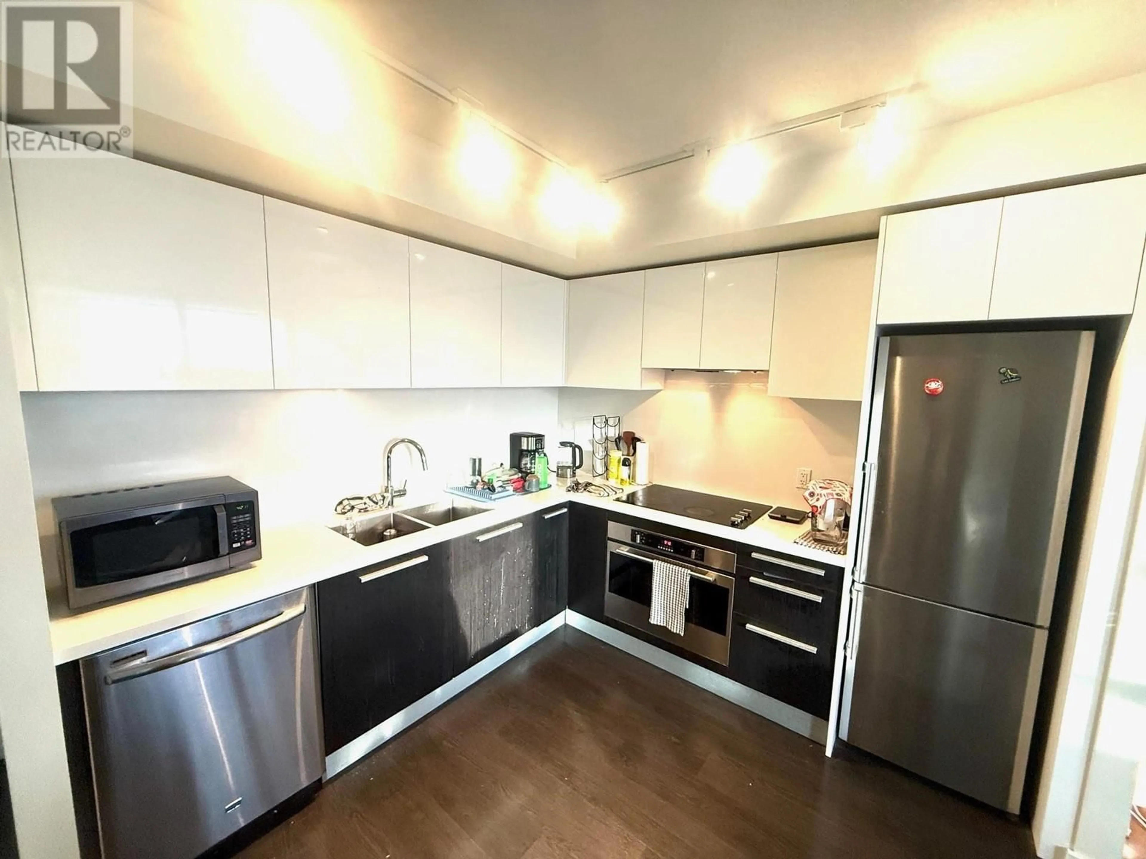 Standard kitchen, unknown for 2206 6333 SILVER AVENUE, Burnaby British Columbia V5H0C3