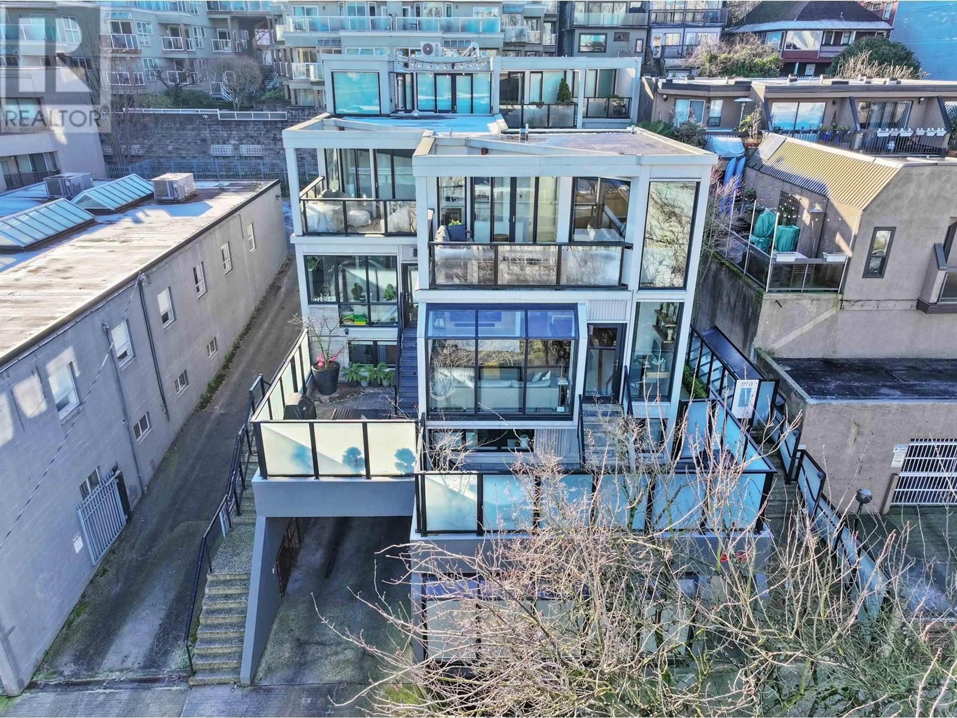 A pic from outside/outdoor area/front of a property/back of a property/a pic from drone, city buildings view from balcony for 950 W 7TH AVENUE, Vancouver British Columbia V5Z1C3