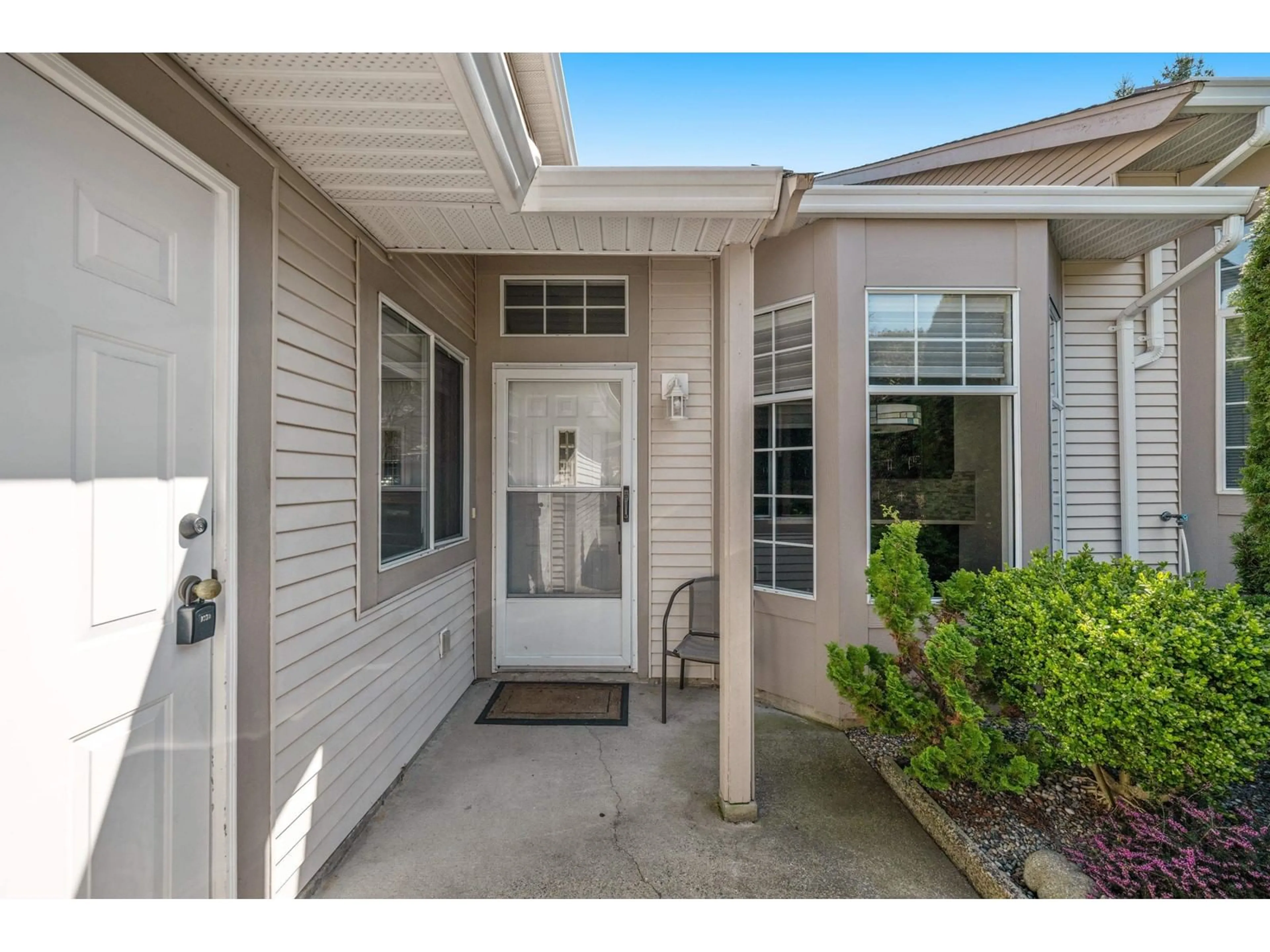 Indoor entryway for 73 - 9012 WALNUT GROVE, Langley British Columbia V1M2K3