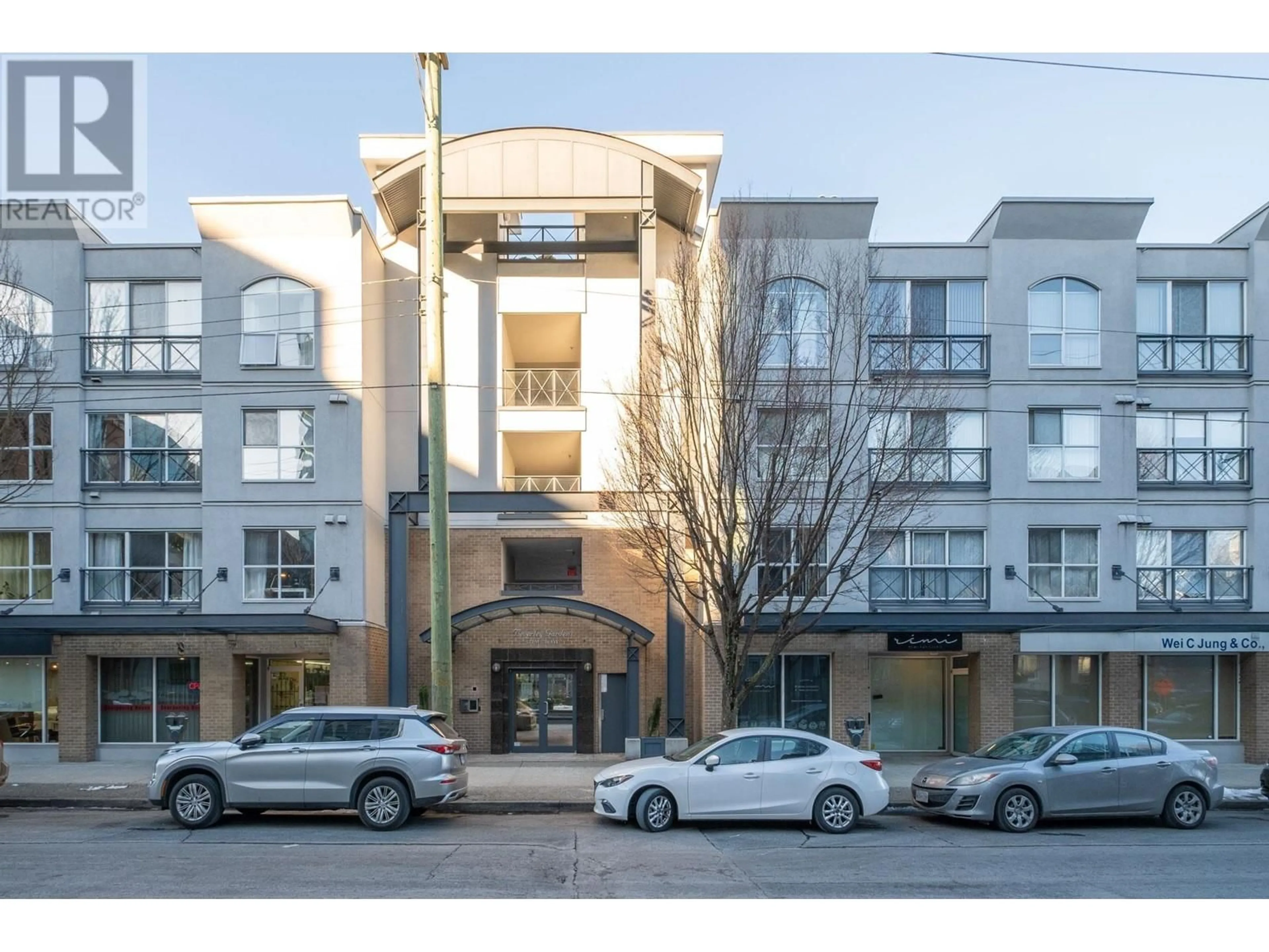 Indoor foyer for 125 511 W 7TH AVENUE, Vancouver British Columbia V5Z4R2