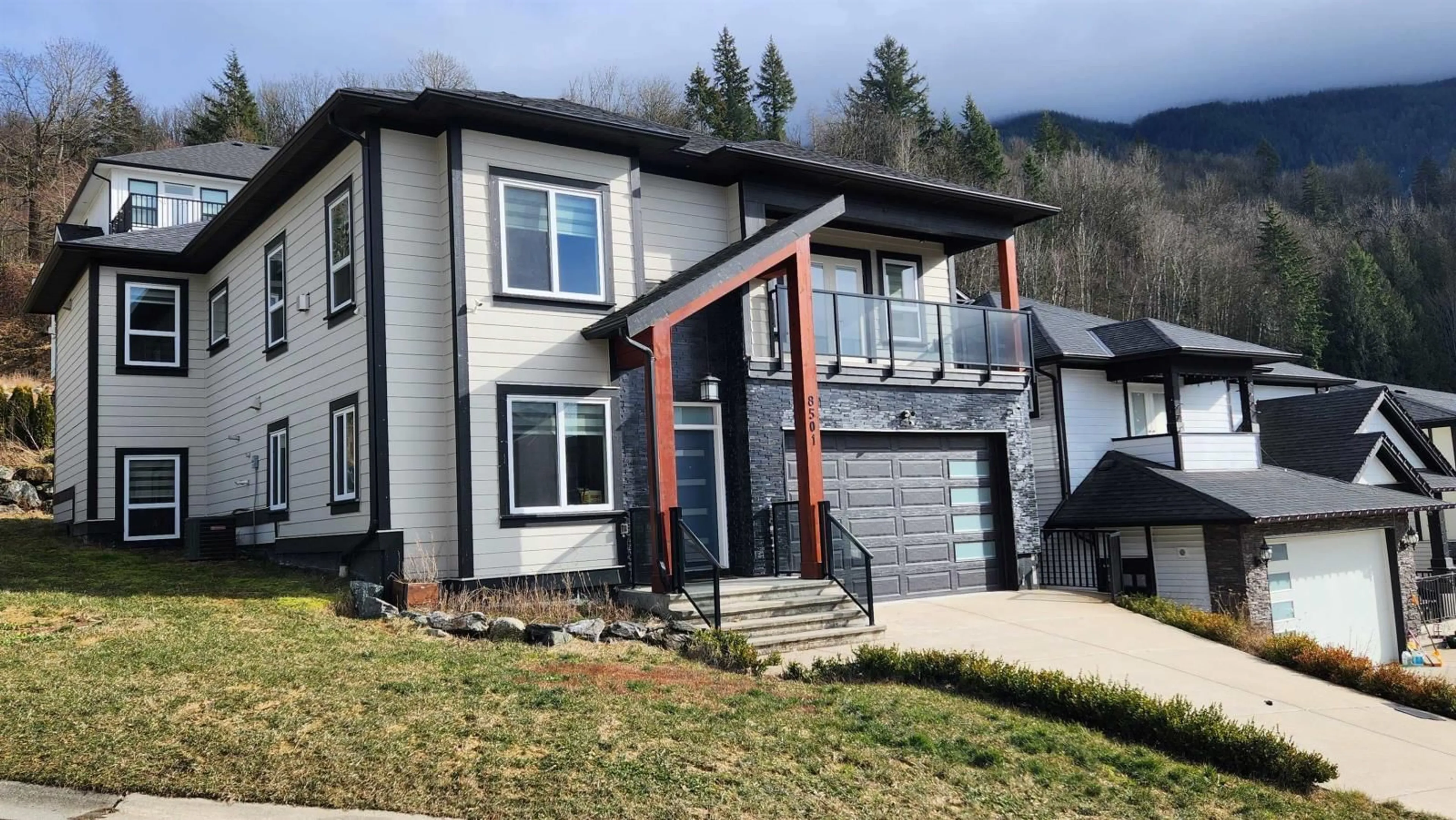 Home with vinyl exterior material, unknown for 8501 FOREST GATE DRIVE|Eastern Hillsides, Chilliwack British Columbia V2S1T4