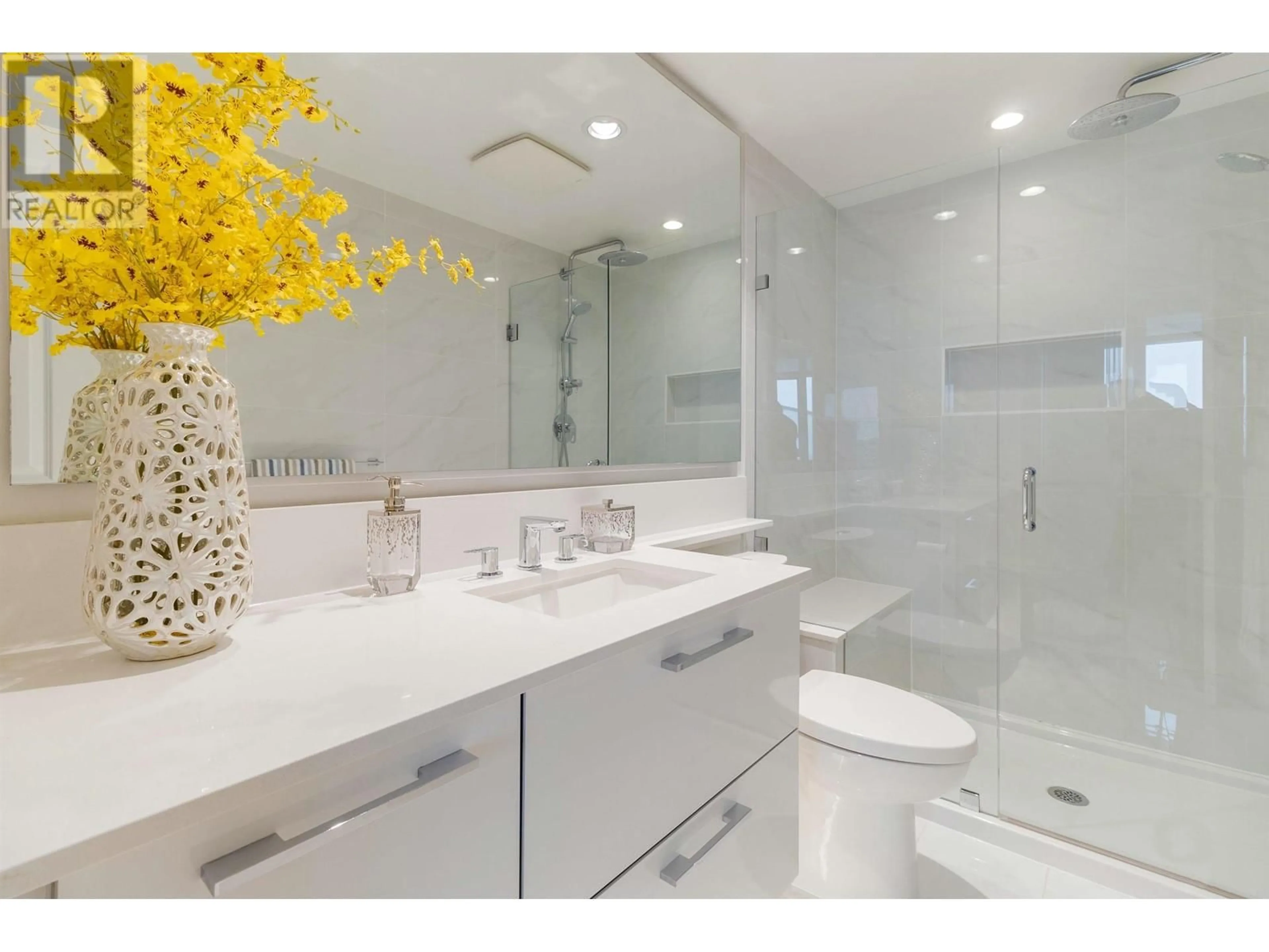 Contemporary bathroom, ceramic/tile floor for 2403 6700 DUNBLANE AVENUE, Burnaby British Columbia V5H0J3