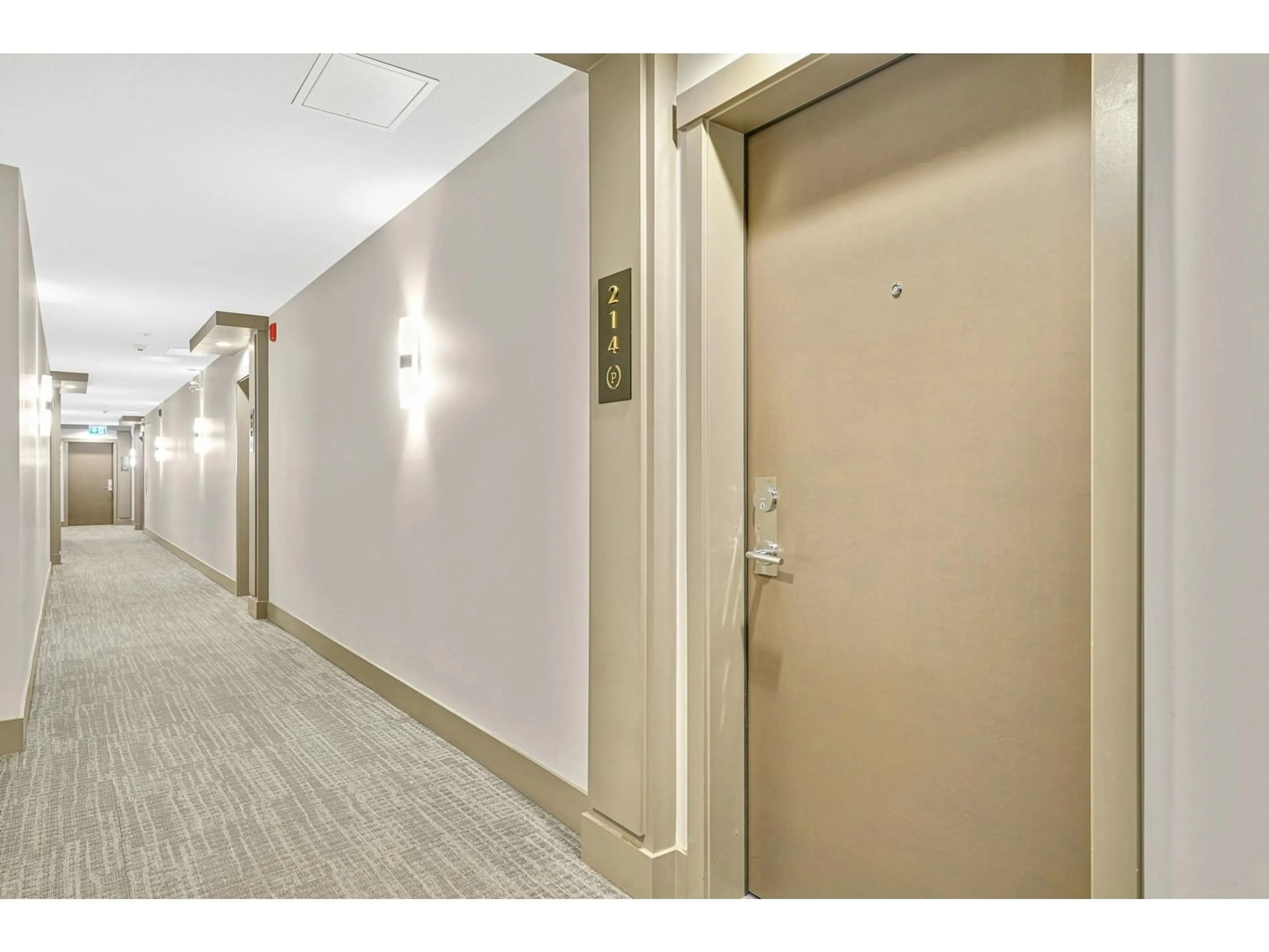Indoor foyer for 214 - 15138 34, Surrey British Columbia V3Z0Y5