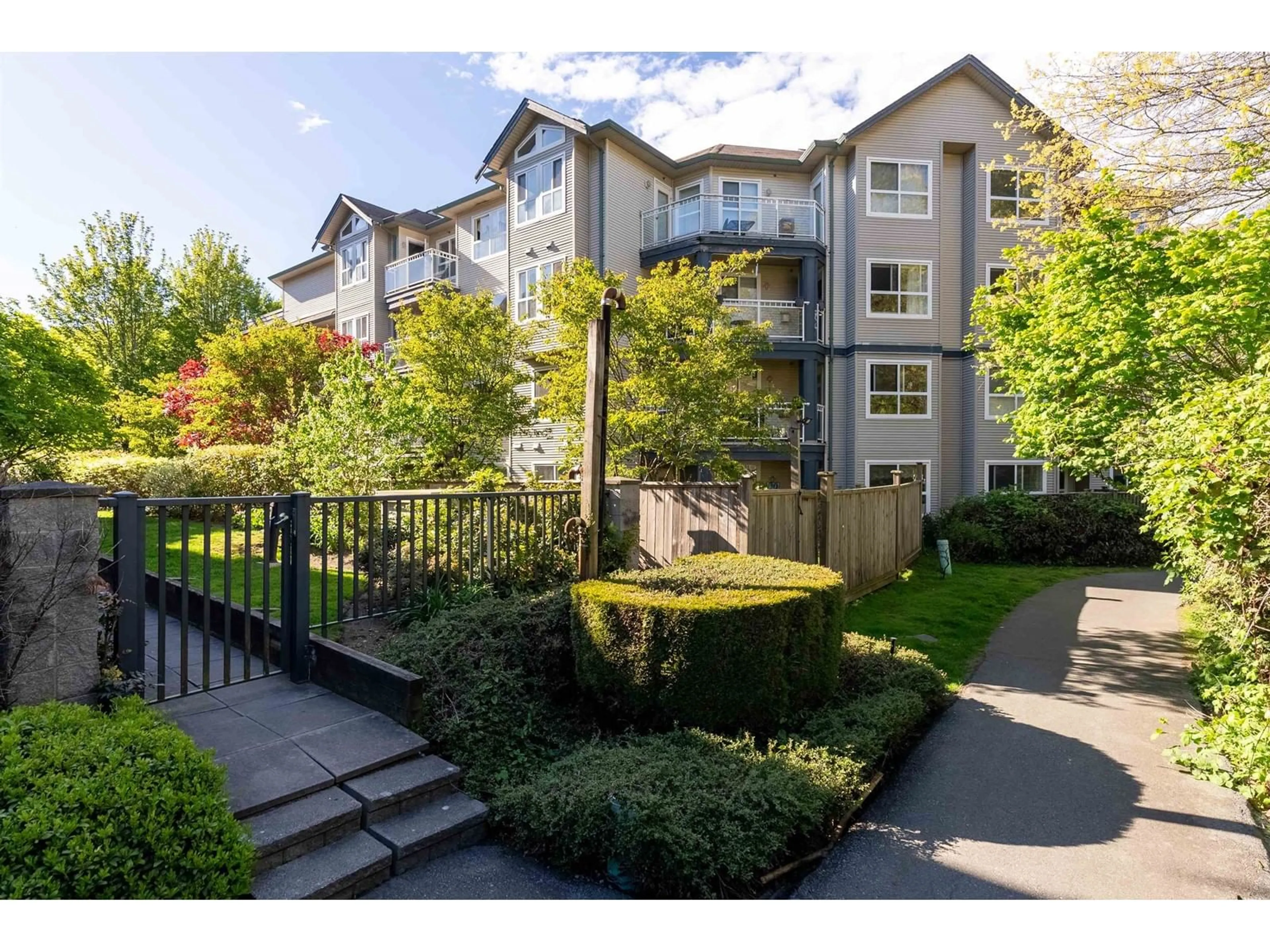 Patio, unknown for 307 8115 121A STREET, Surrey British Columbia V3W1J2