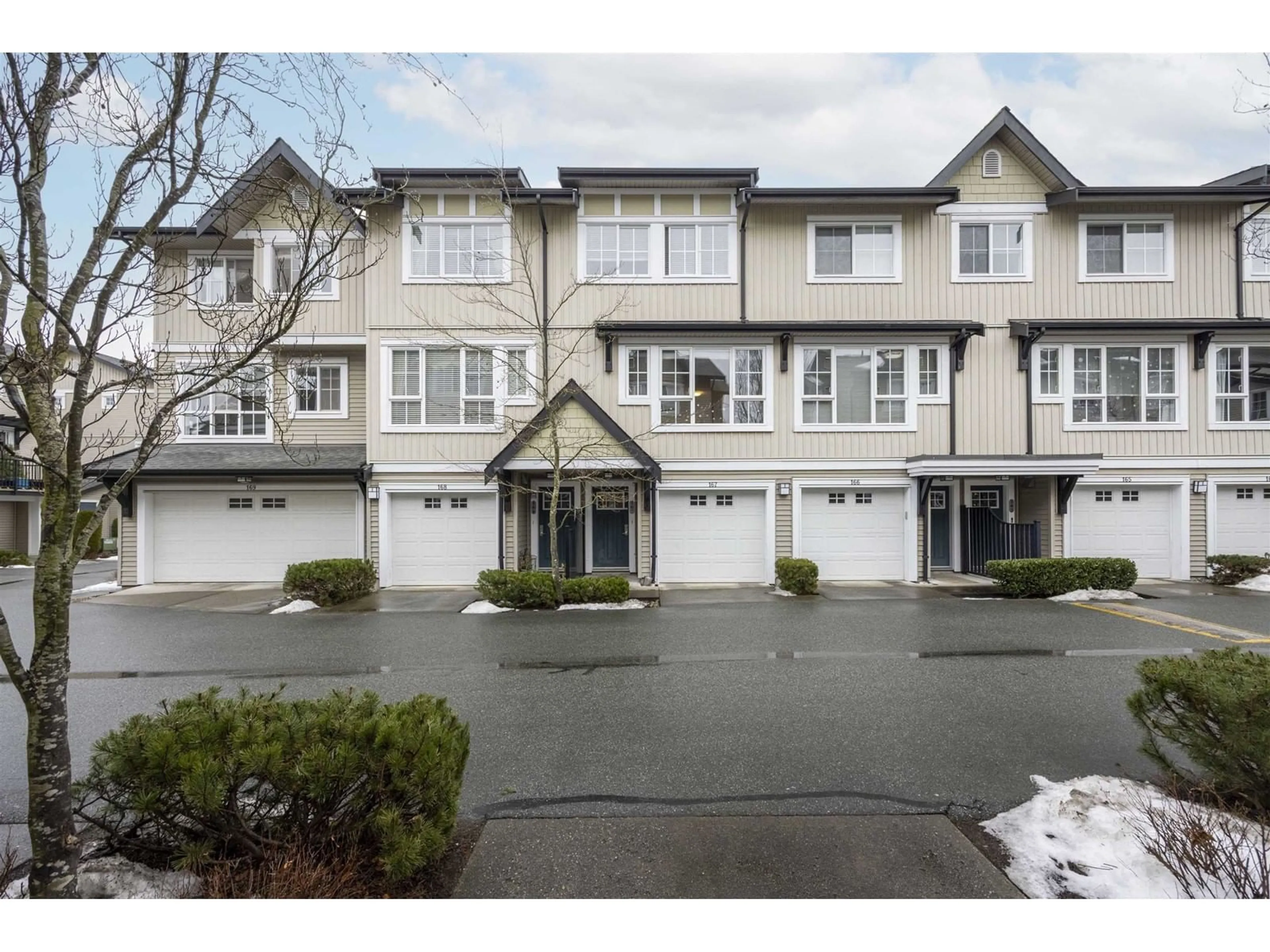 A pic from outside/outdoor area/front of a property/back of a property/a pic from drone, street for 167 - 2450 161A, Surrey British Columbia V3Z8K4
