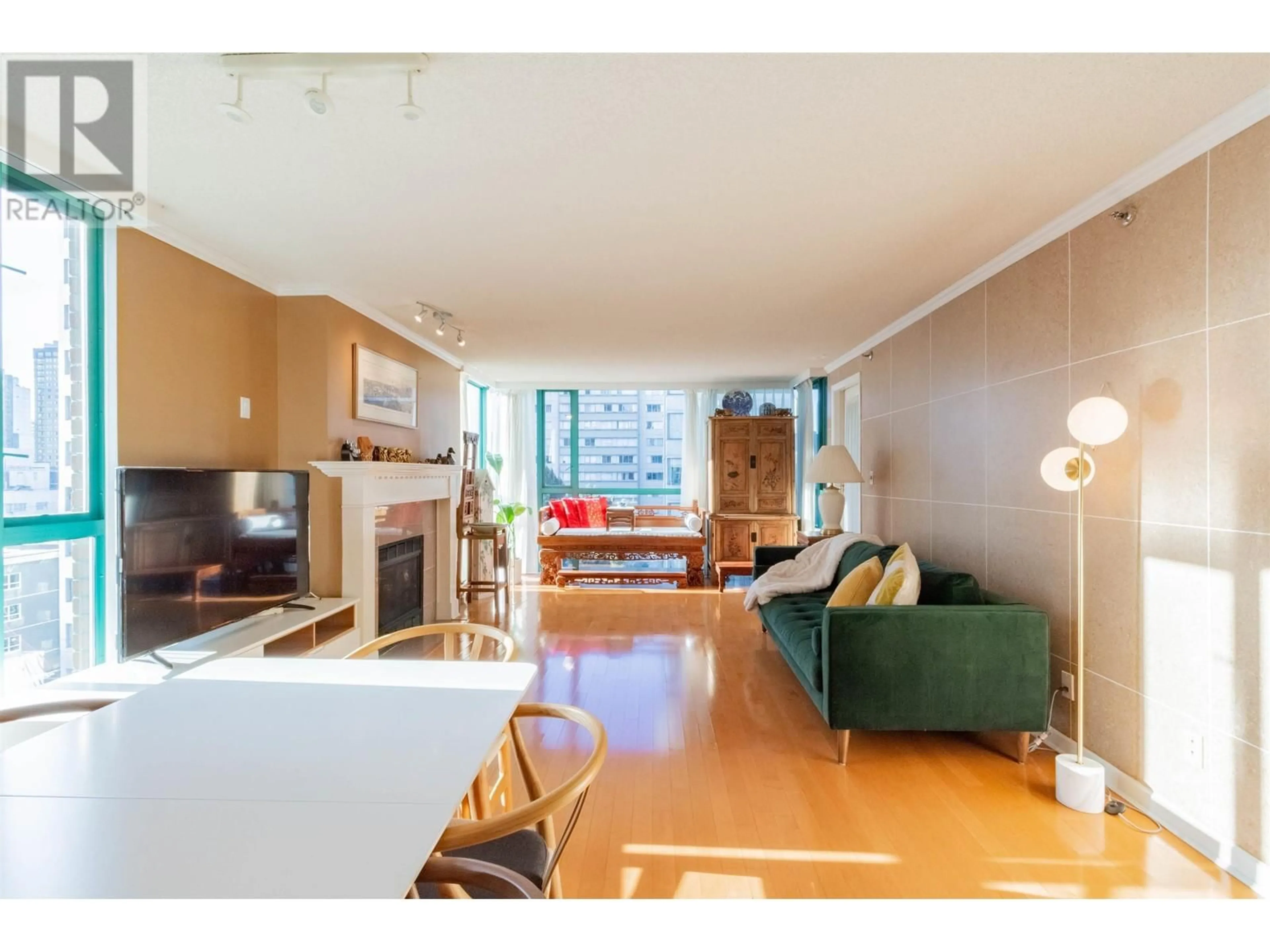 Living room with furniture, wood/laminate floor for 801 1132 HARO STREET, Vancouver British Columbia V6E1C9