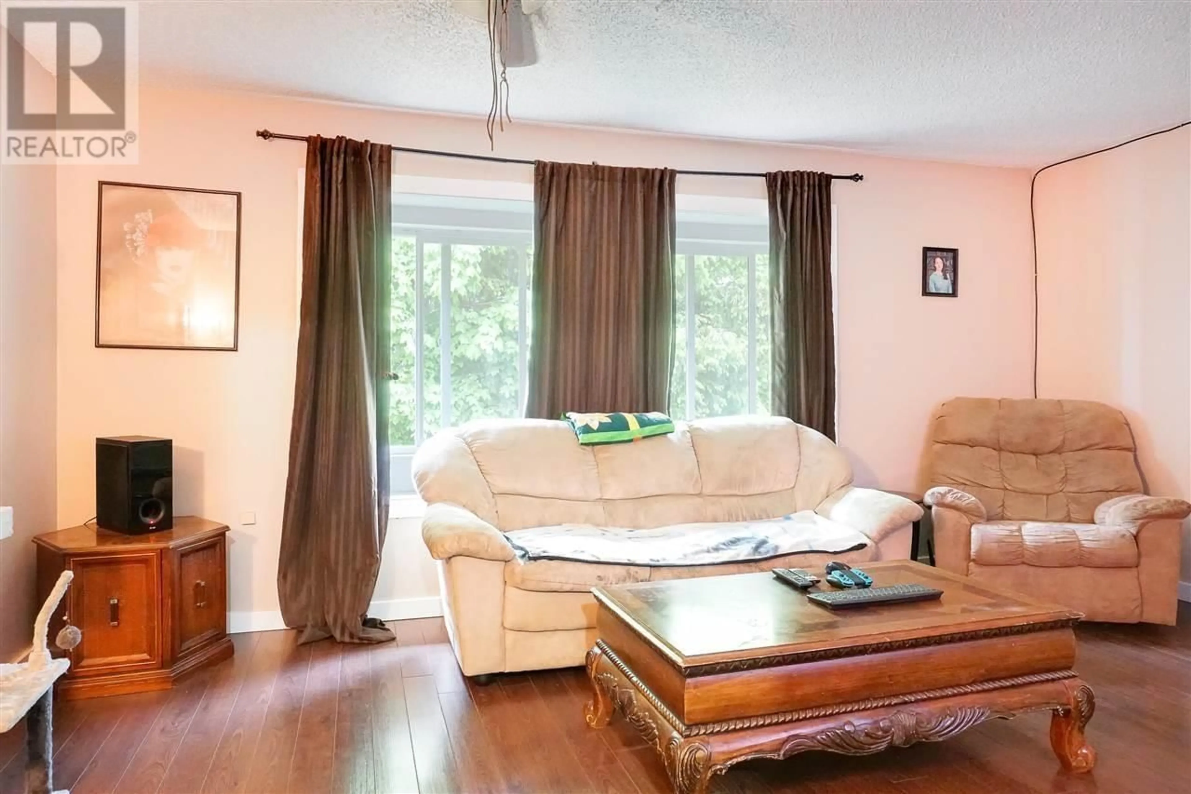 Living room with furniture, wood/laminate floor for 91 ORIOLE STREET, Kitimat British Columbia V8C1M6