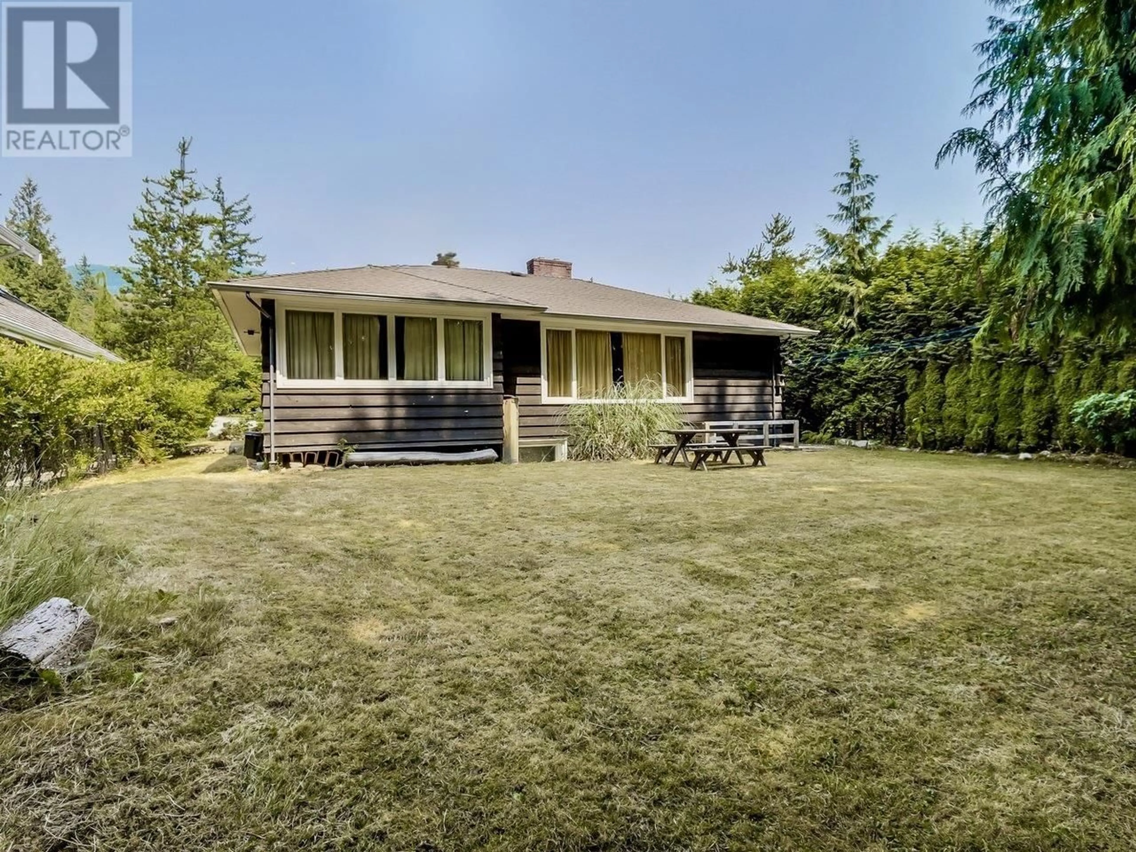 A pic from outside/outdoor area/front of a property/back of a property/a pic from drone, street for 4386 ERWIN DRIVE, West Vancouver British Columbia V7V1H6