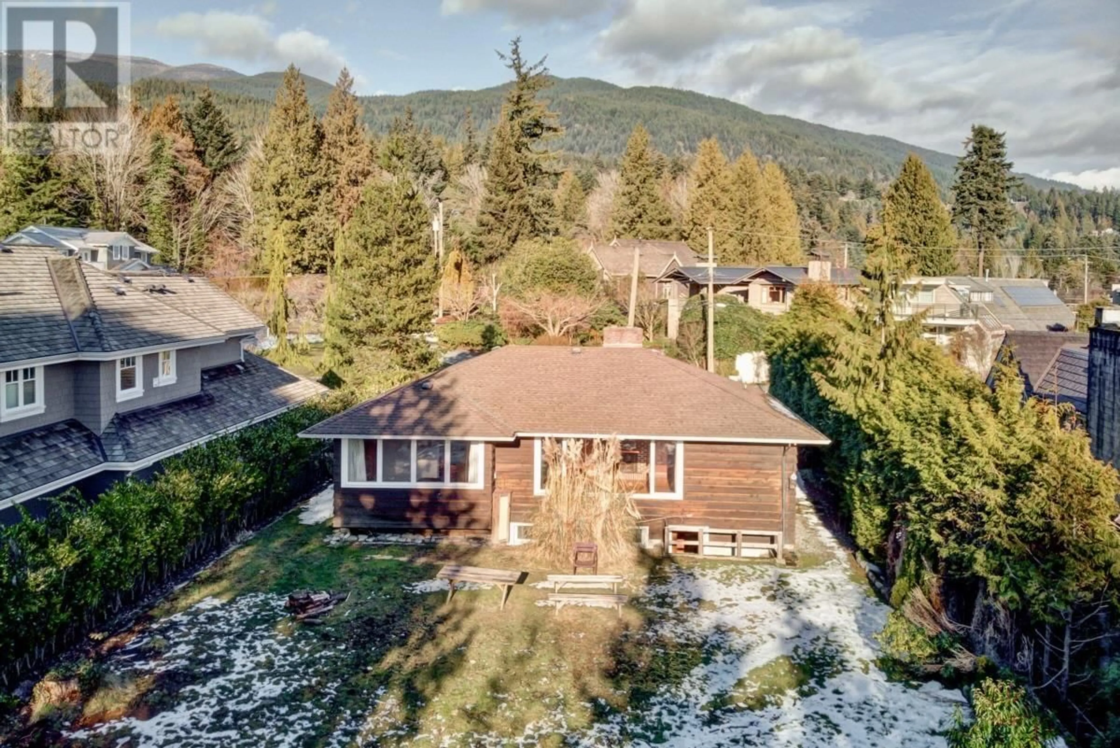 A pic from outside/outdoor area/front of a property/back of a property/a pic from drone, mountain view for 4386 ERWIN DRIVE, West Vancouver British Columbia V7V1H6