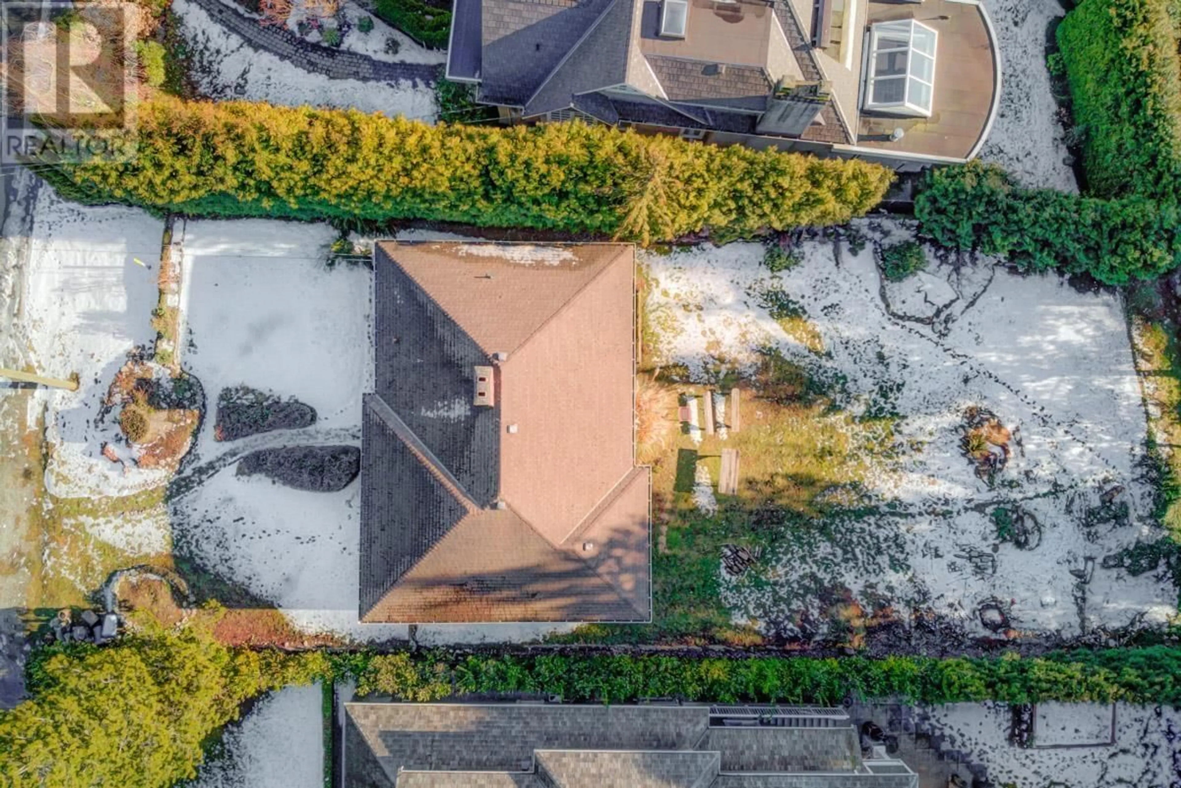 A pic from outside/outdoor area/front of a property/back of a property/a pic from drone, street for 4386 ERWIN DRIVE, West Vancouver British Columbia V7V1H6