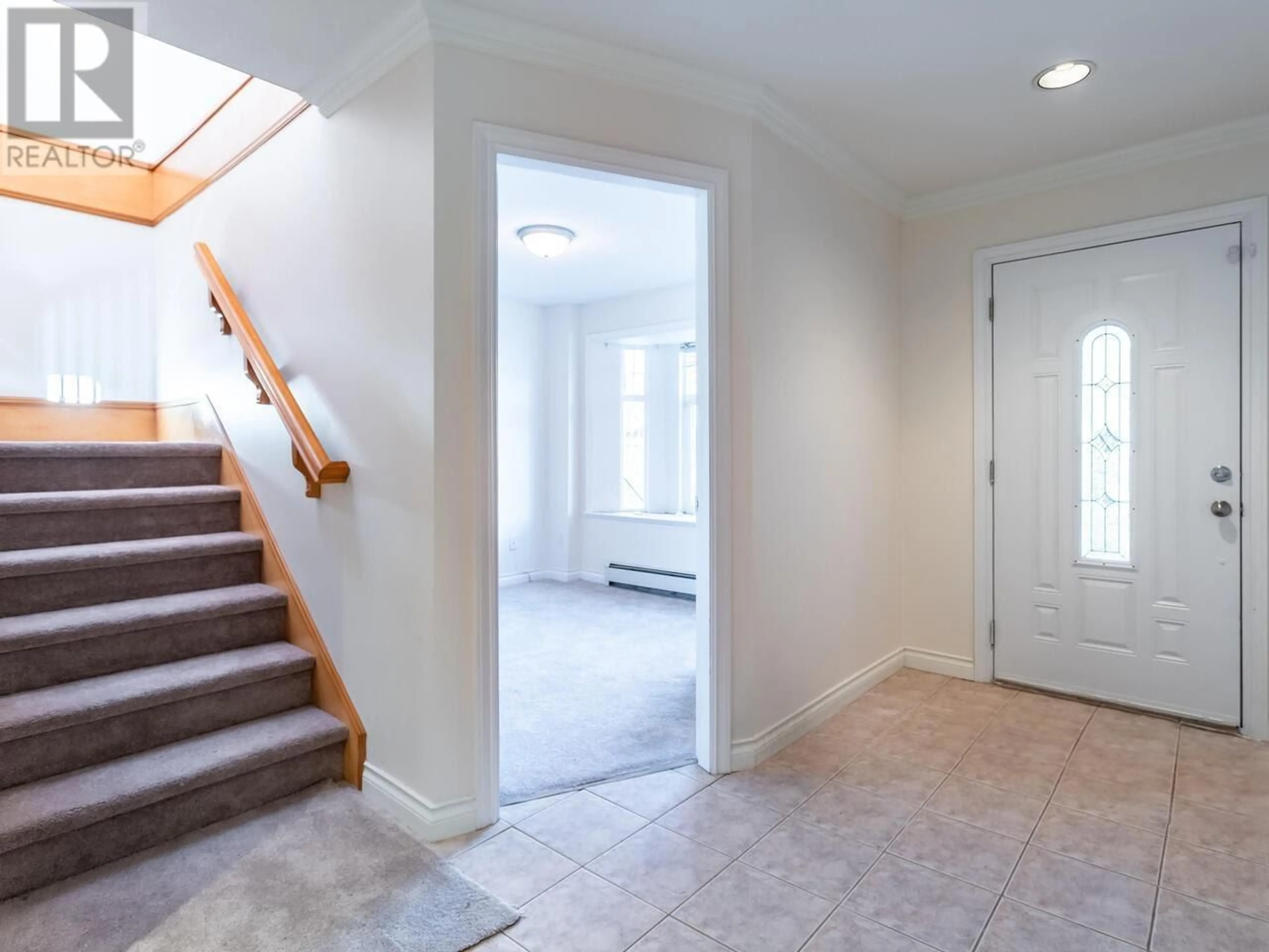 Indoor foyer for 322 MILLVIEW STREET, Coquitlam British Columbia V3K4W9