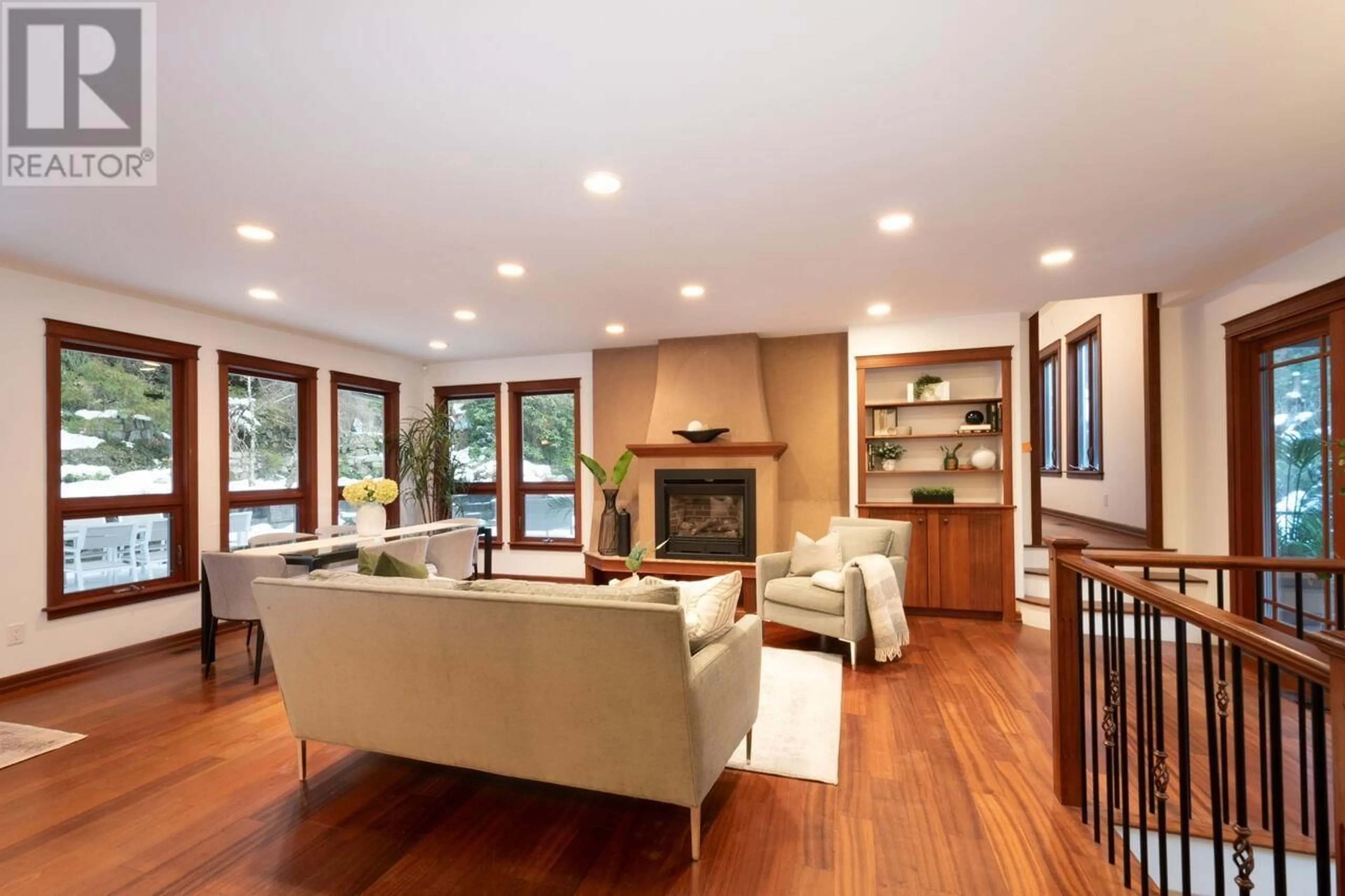 Living room with furniture, wood/laminate floor for 4397 ROCKRIDGE ROAD, West Vancouver British Columbia V7W1A6