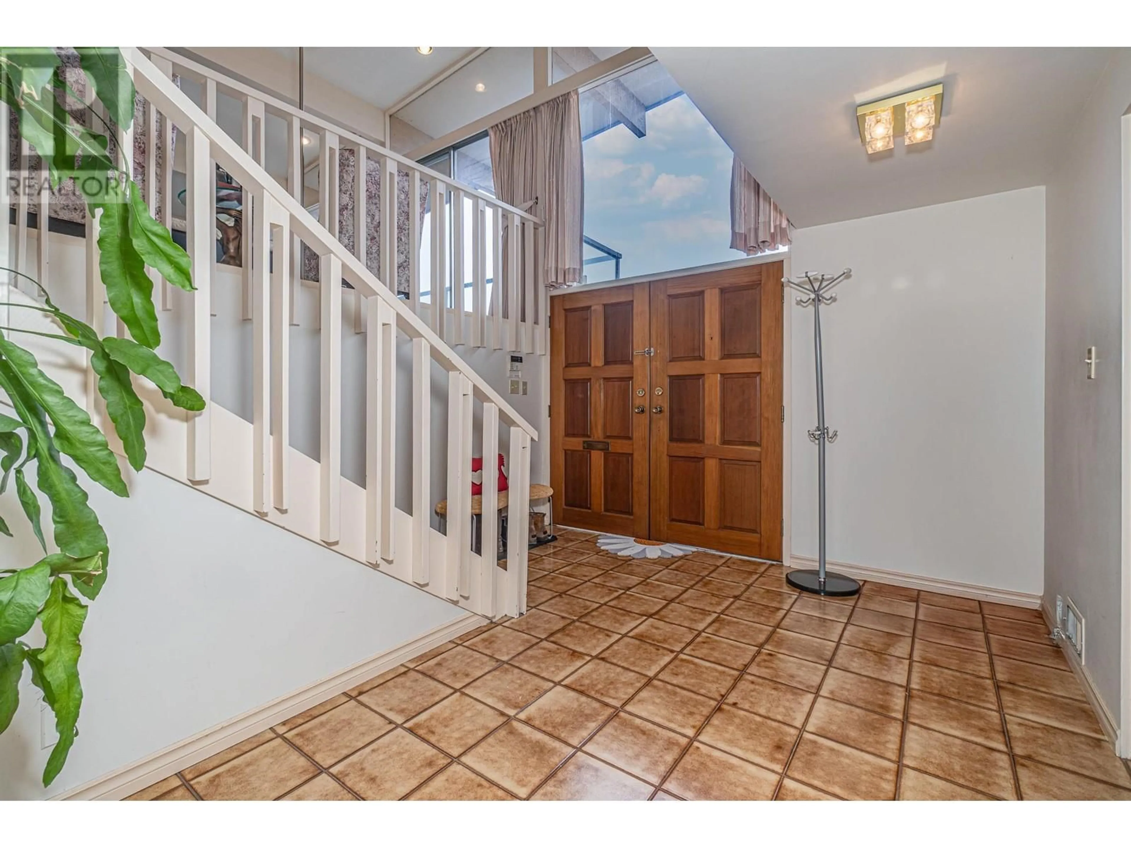 Indoor foyer for 4807 PATON STREET, Vancouver British Columbia V6L2H9