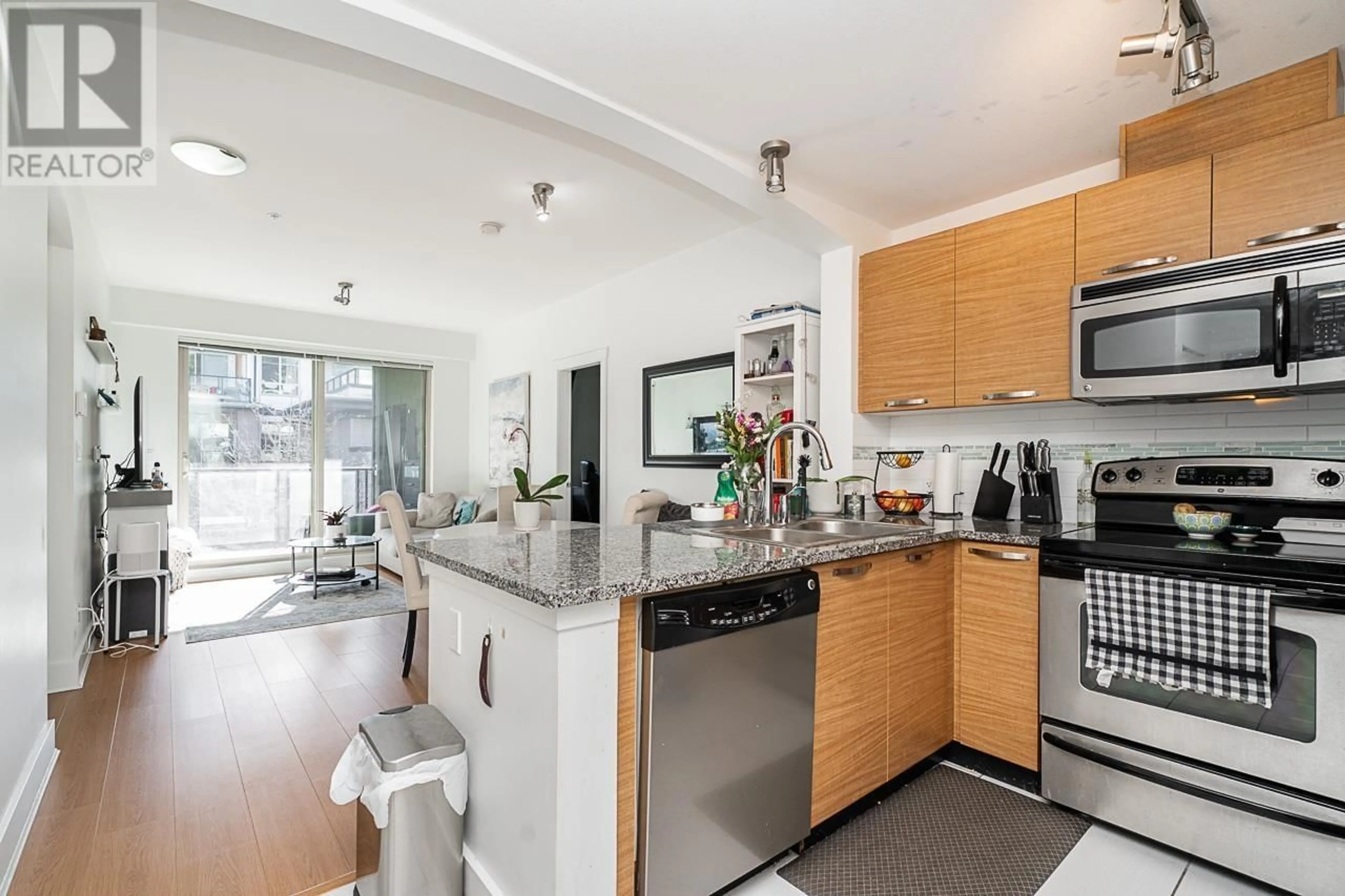 Open concept kitchen, unknown for 316 7418 BYRNEPARK WALK, Burnaby British Columbia V3N0B3