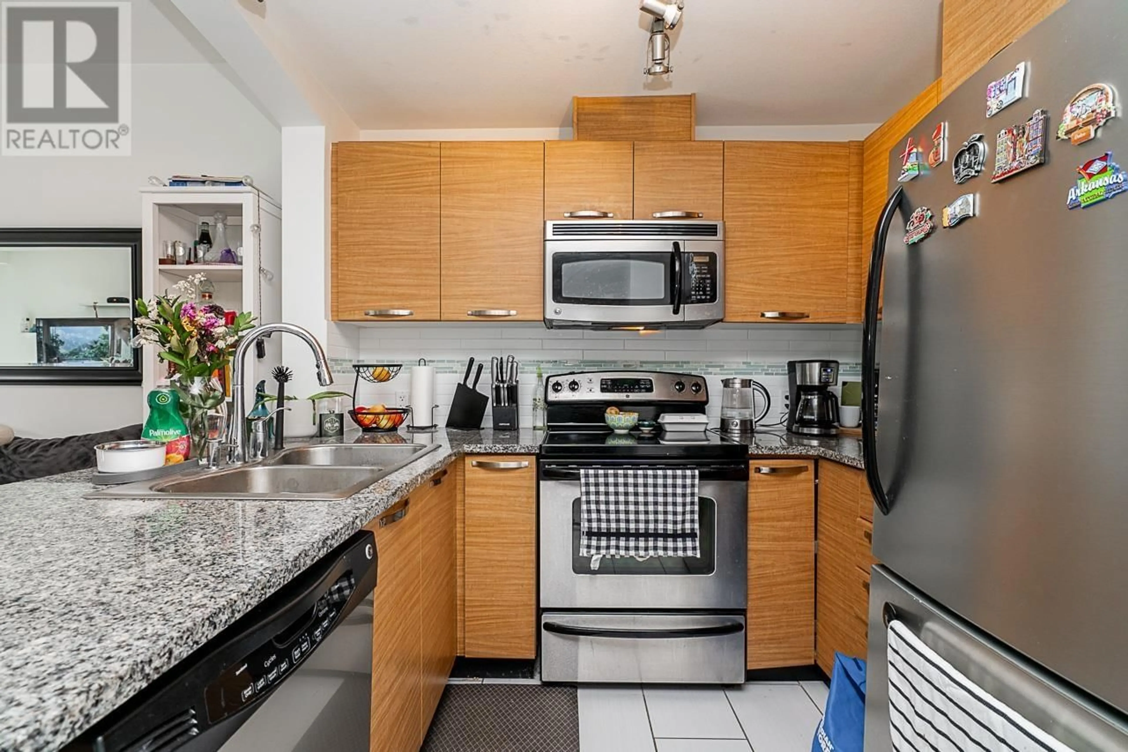 Standard kitchen, unknown for 316 7418 BYRNEPARK WALK, Burnaby British Columbia V3N0B3