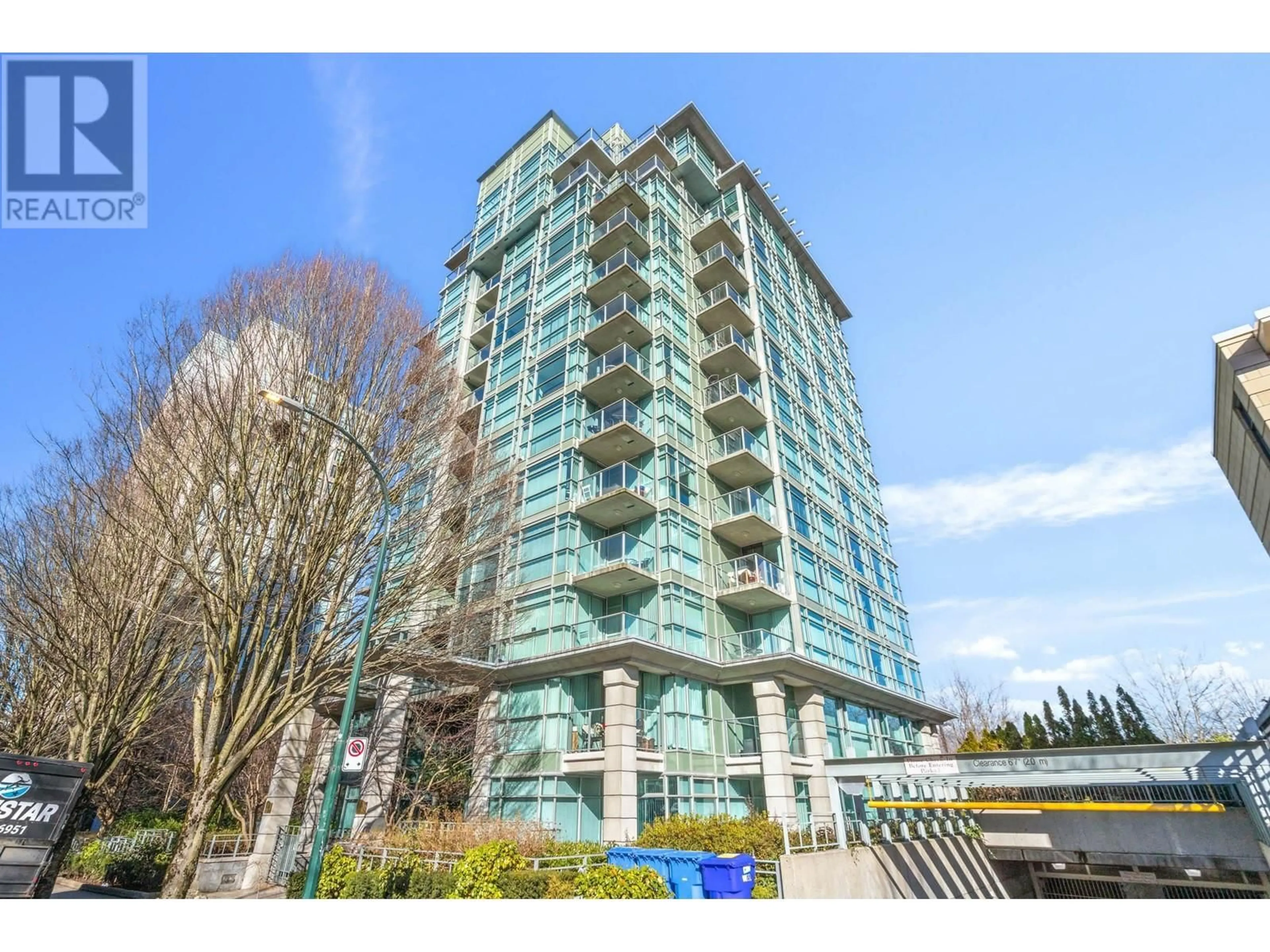 Indoor foyer for 503 1889 ALBERNI STREET, Vancouver British Columbia V6G3G7