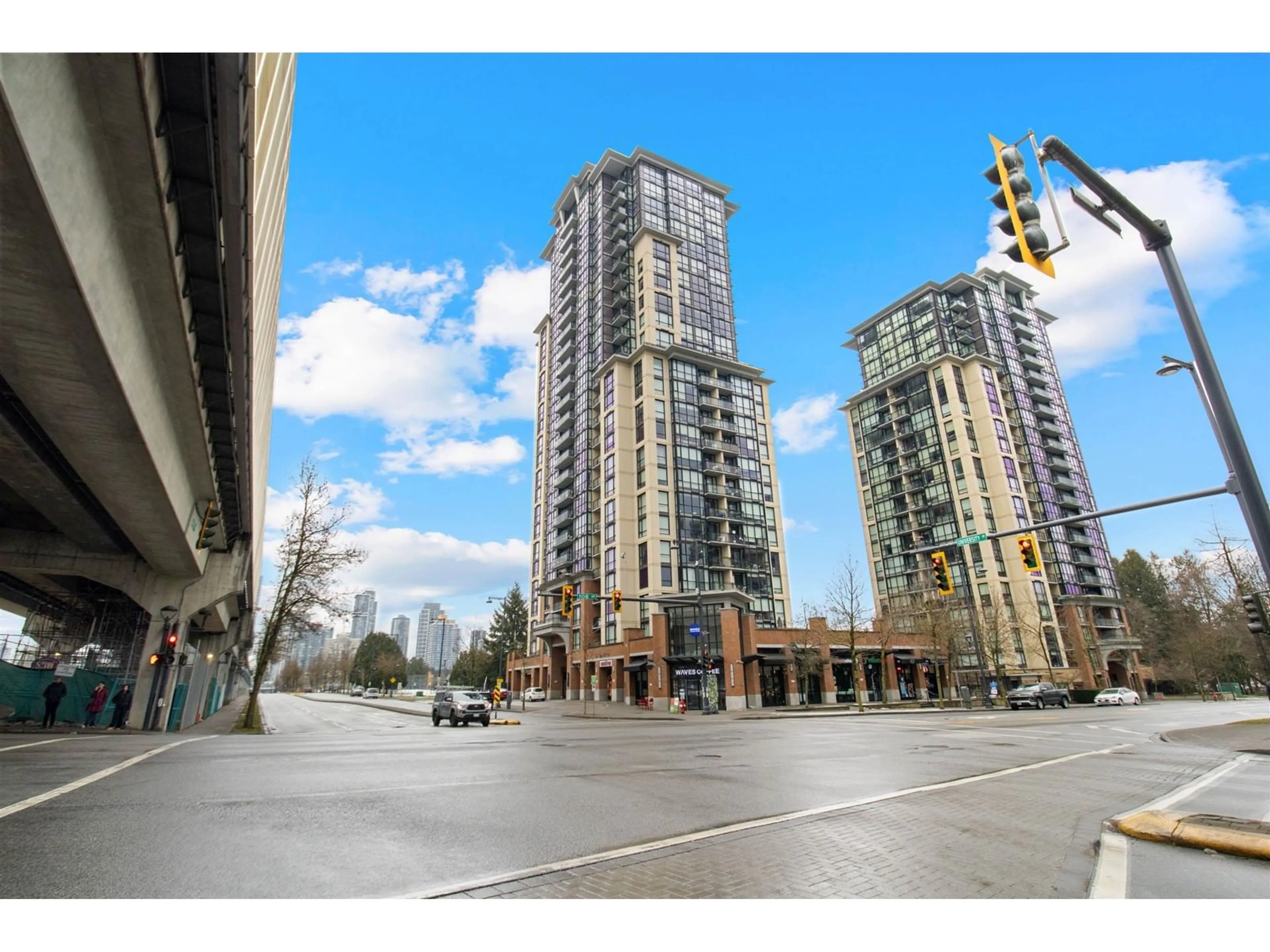 Blurry image for 2204 10777 UNIVERSITY DRIVE, Surrey British Columbia V3T0E6