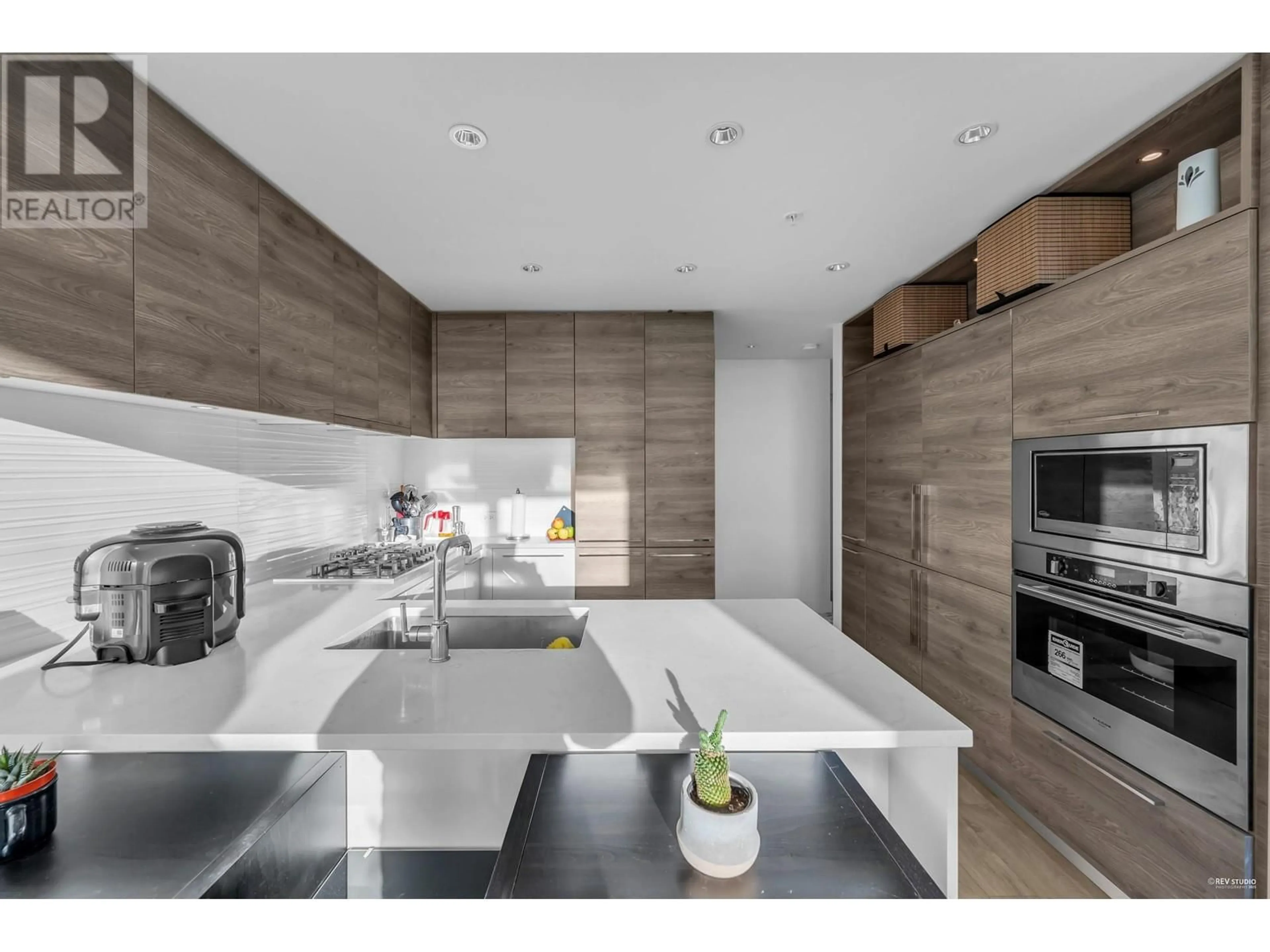 Contemporary kitchen, unknown for 2309 7358 EDMONDS STREET, Burnaby British Columbia V3N0H1